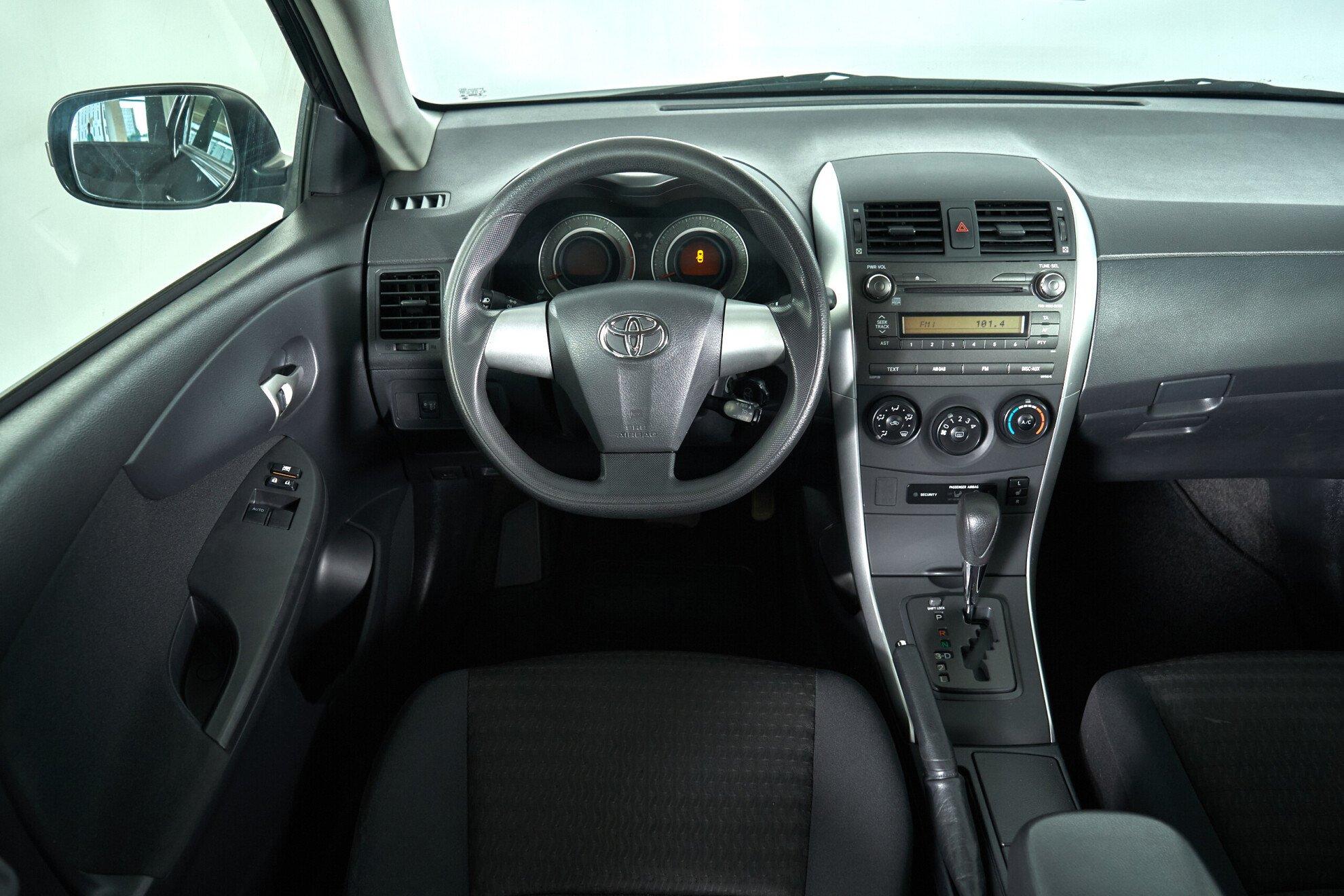 Toyota Corolla 2012, черный