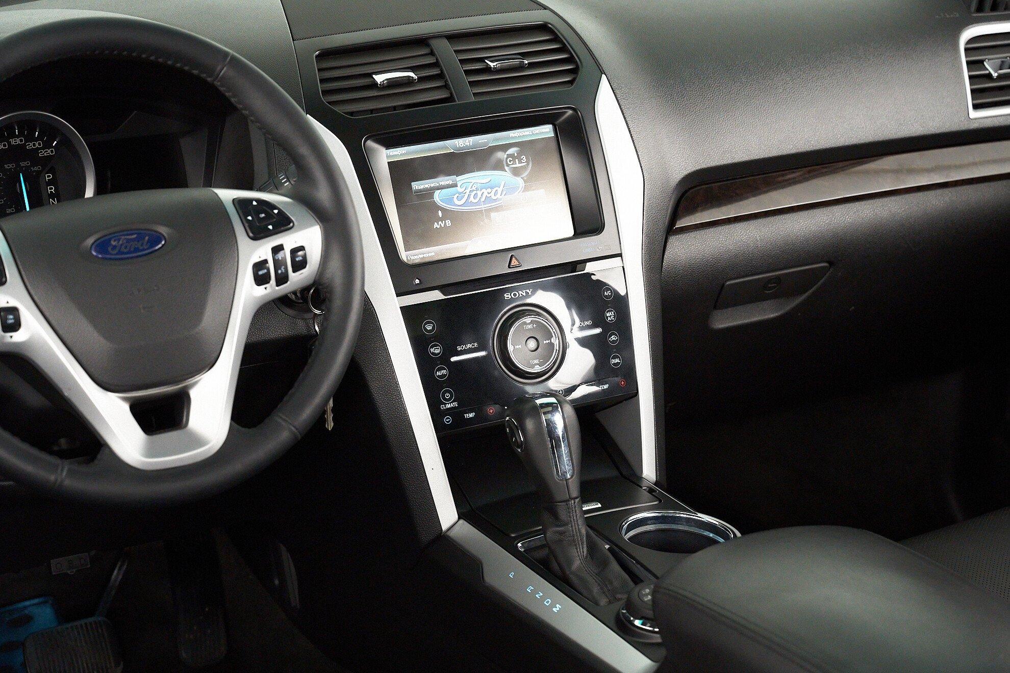 Ford Explorer 2014, черный