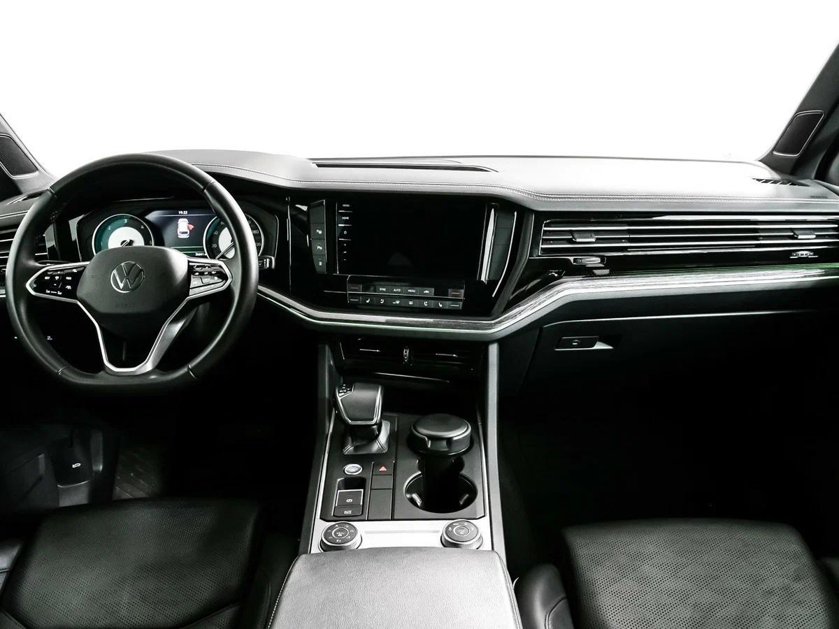 Volkswagen Touareg 2023, черный