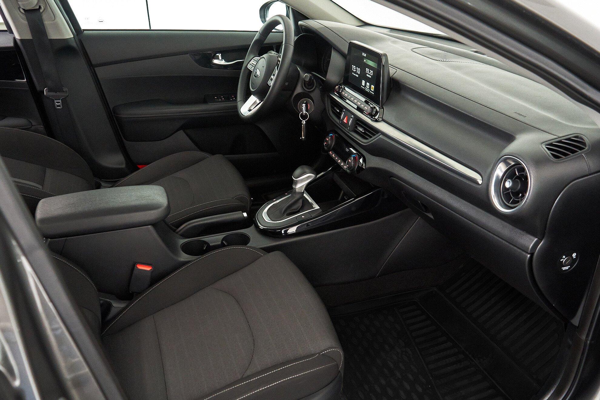 Kia Cerato 2021, серый