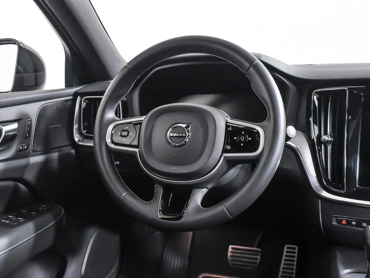 Volvo S60 2022, белый