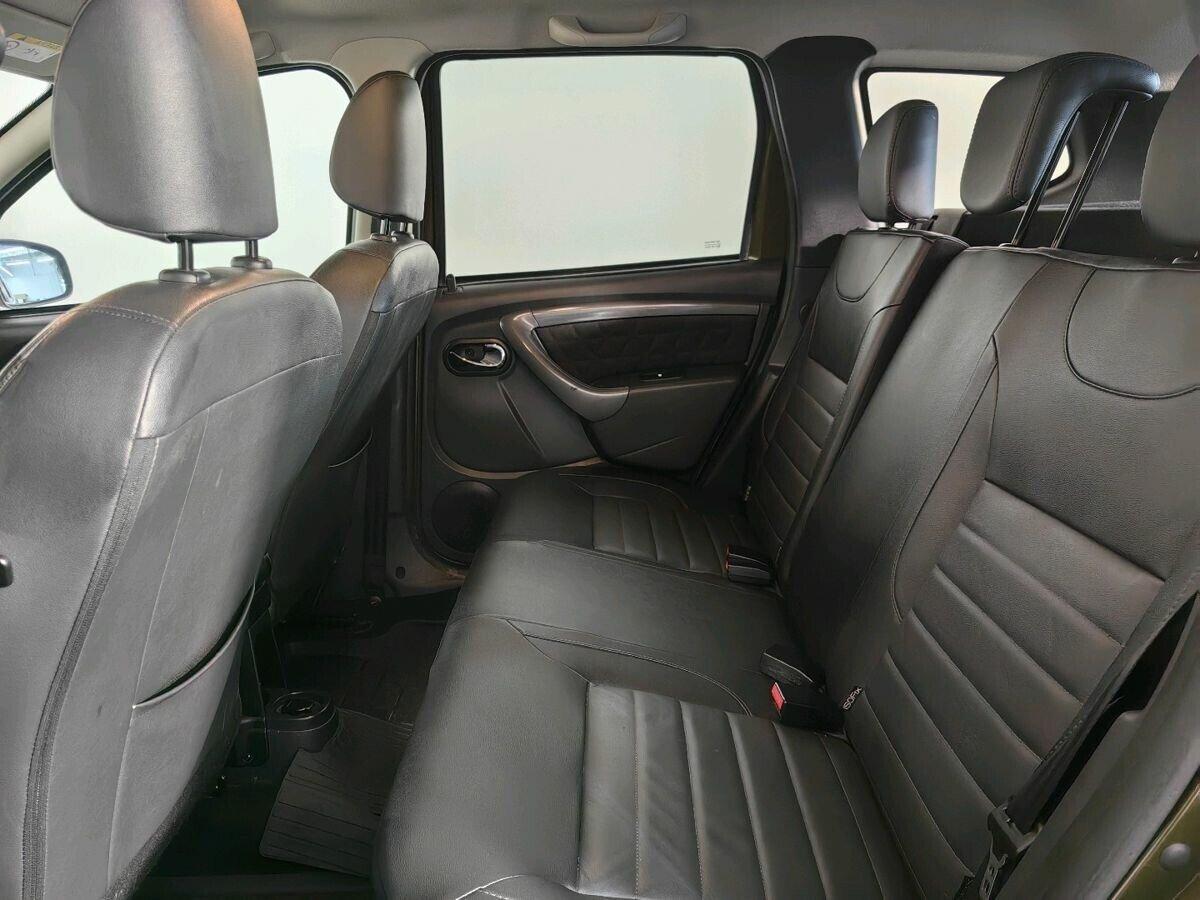 Renault Duster 2021, зеленый