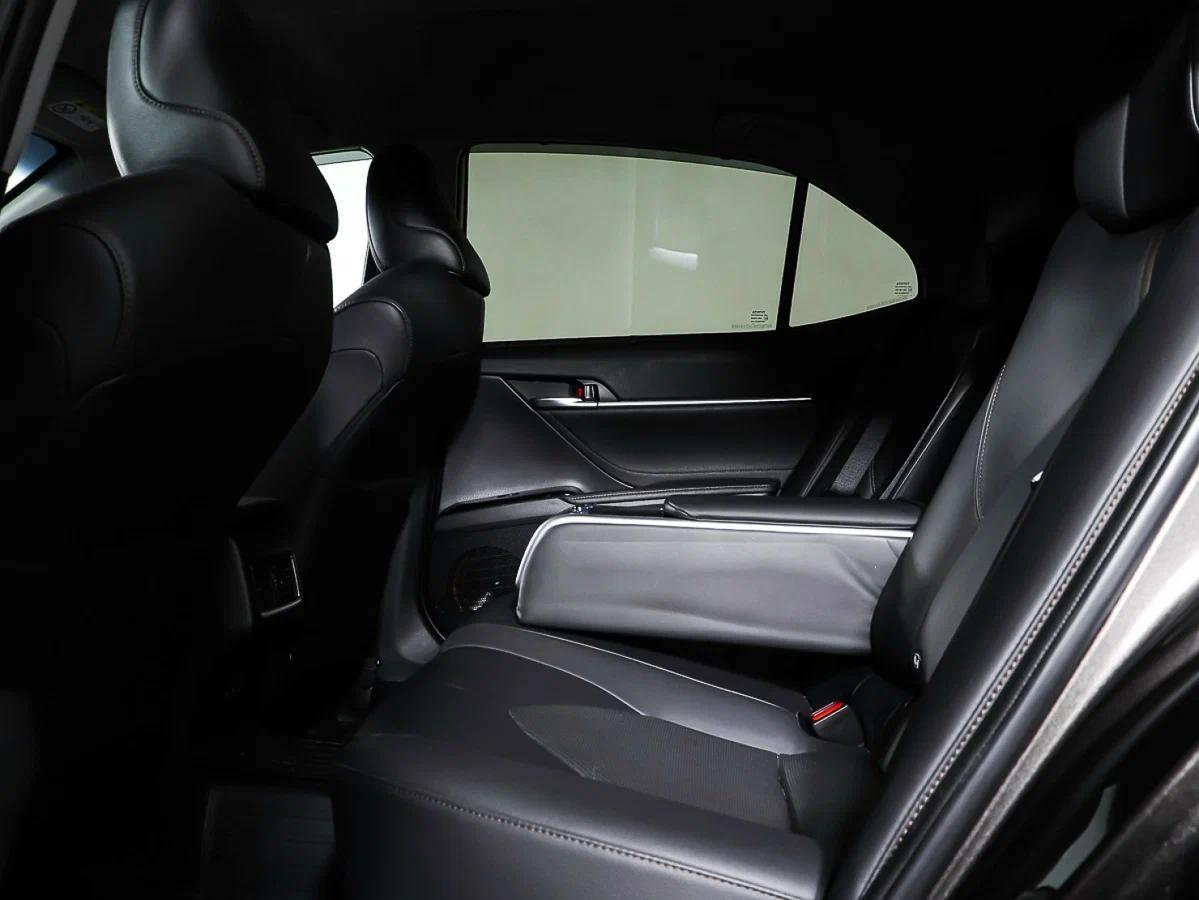 Toyota Camry 2019, коричневый