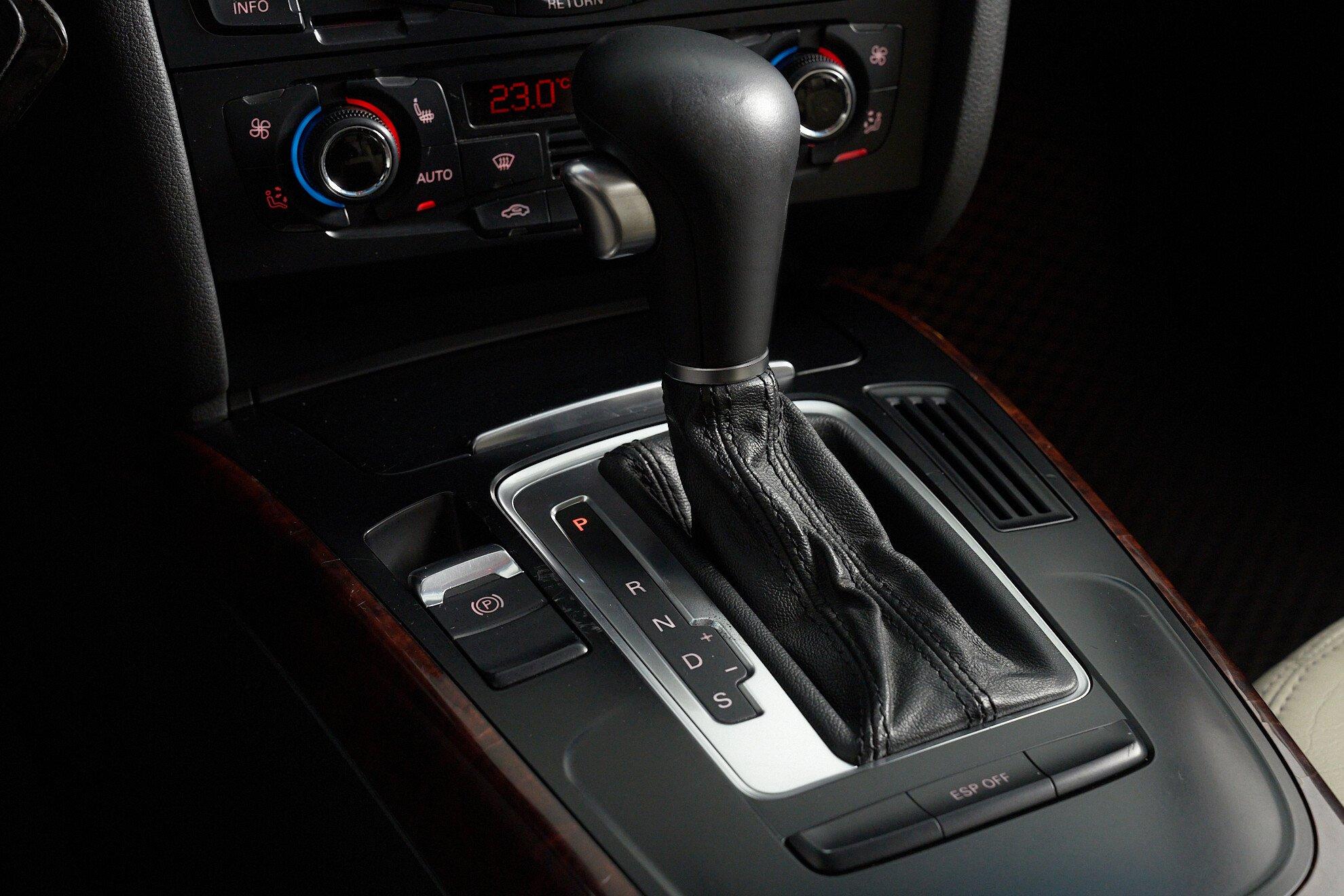 Audi A4 2010, синий