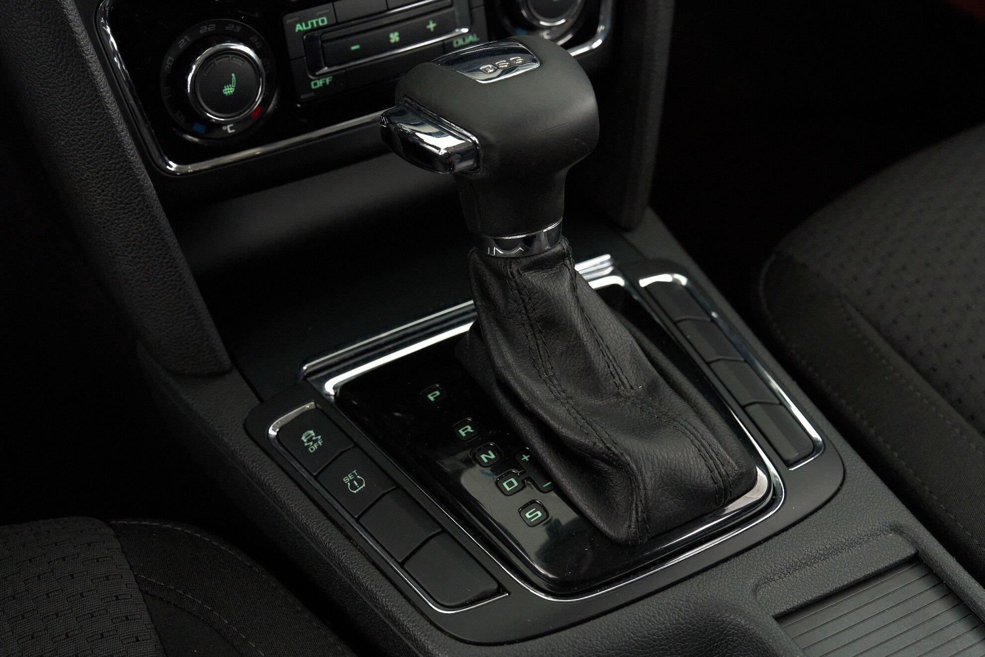 Skoda Superb 2011, серый