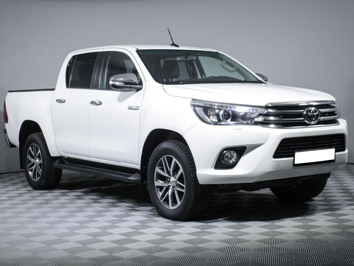 Toyota Hilux 2017, белый