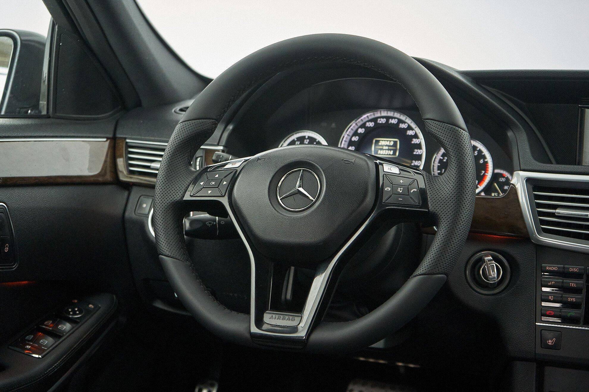 Mercedes-Benz E-Класс 2011, черный