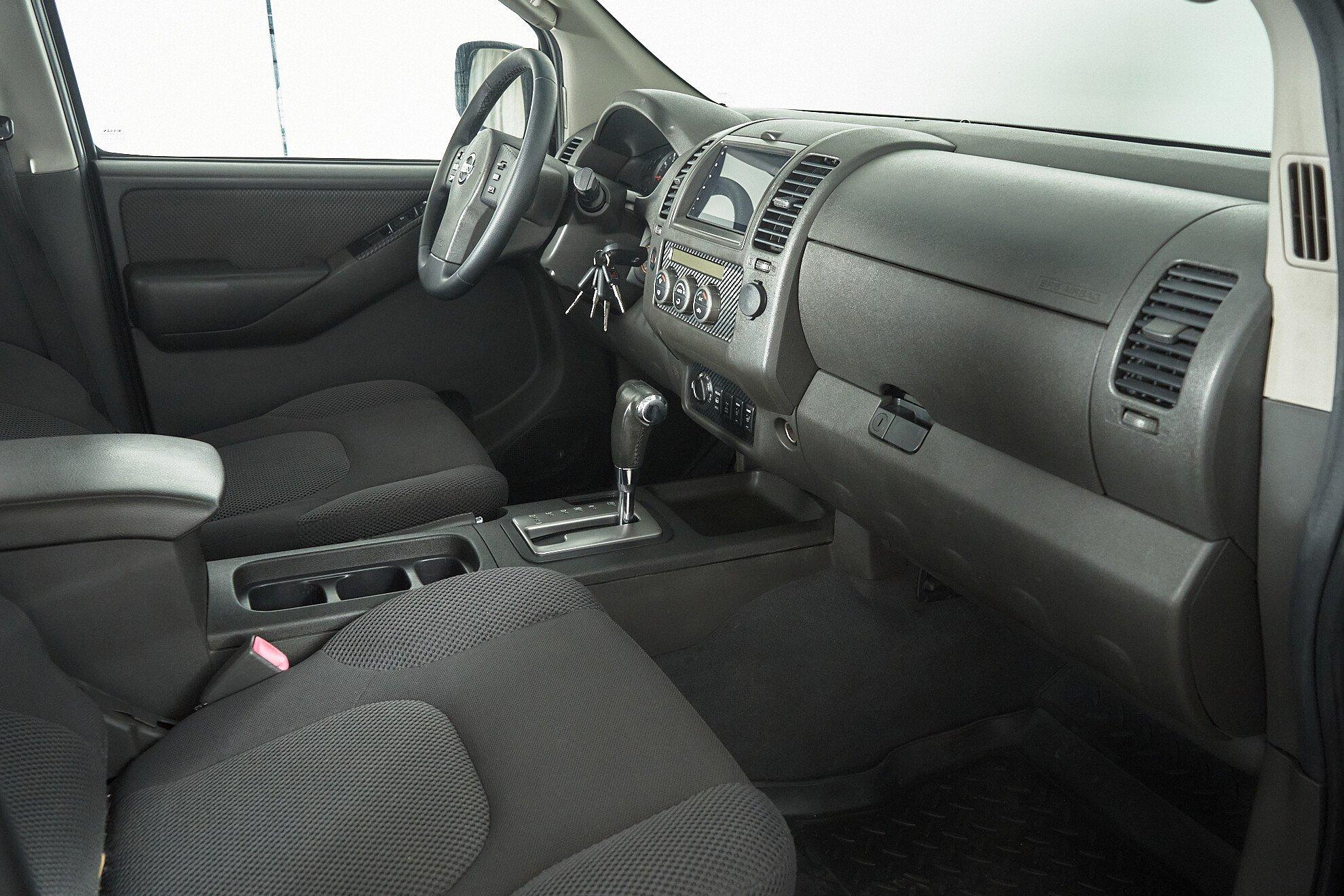 Nissan Navara (Frontier) 2007, черный