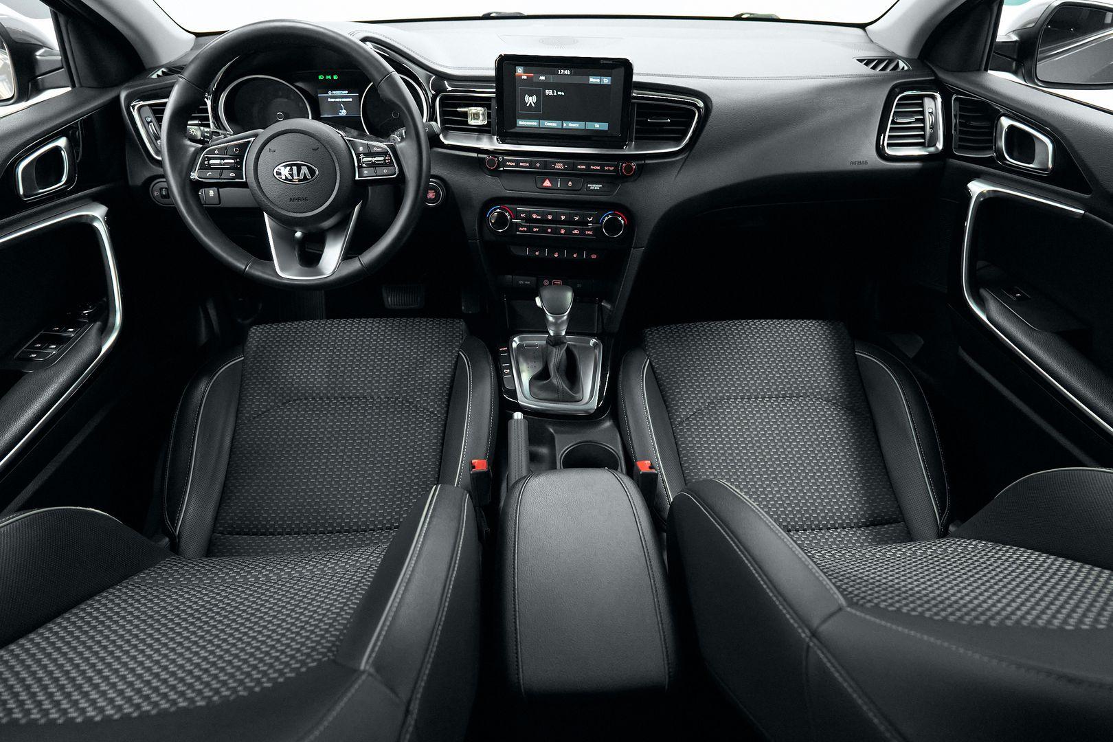 Kia Ceed 2019, коричневый