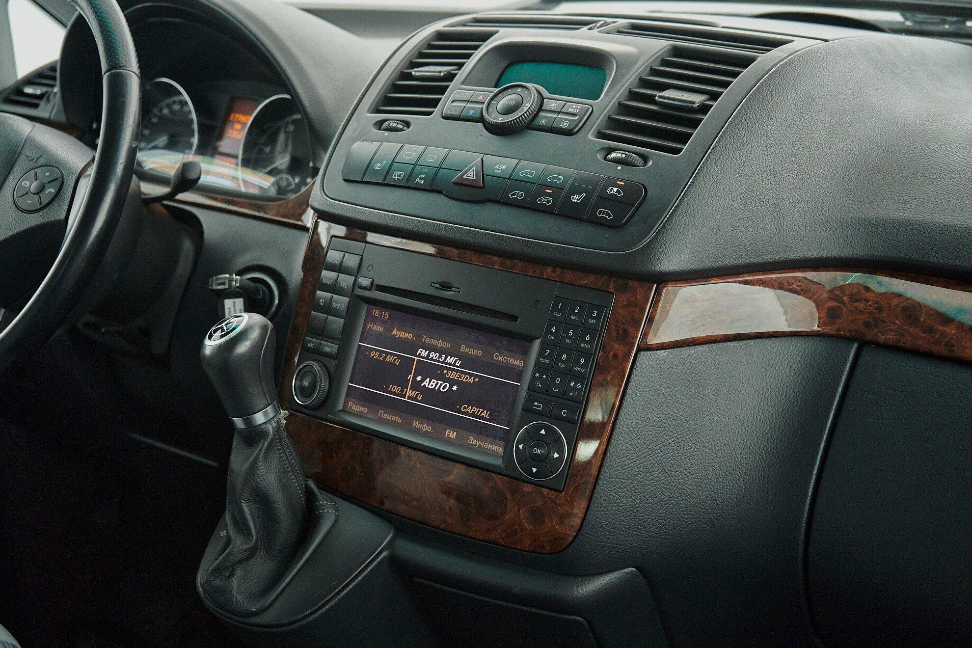 Mercedes-Benz Viano 2012, серый