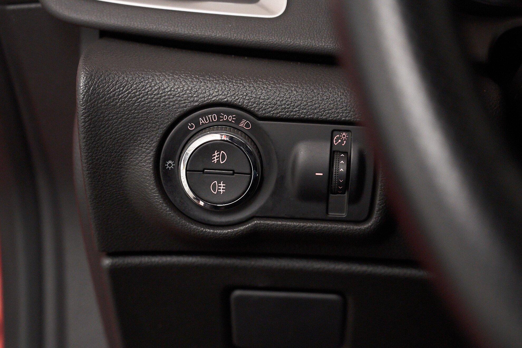 Opel Astra 2013, красный