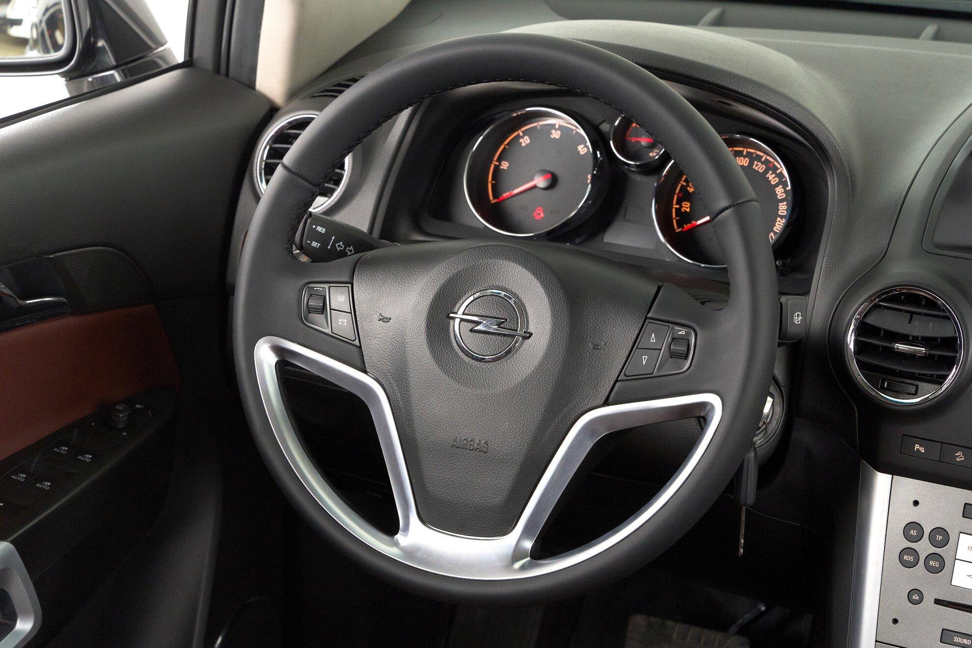 Opel Antara 2013, черный