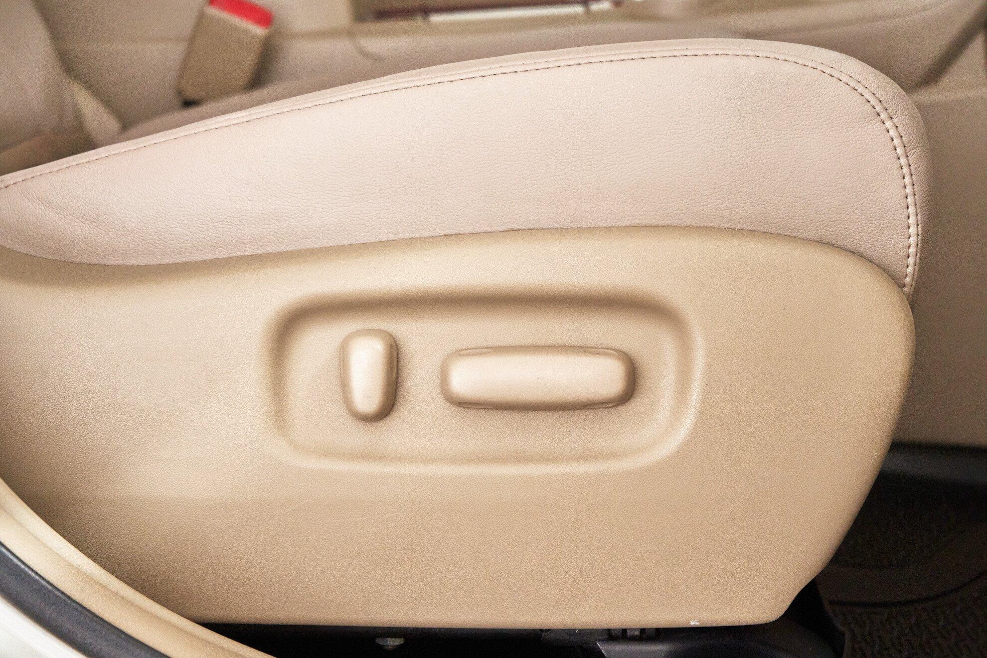 Toyota Highlander 2012, белый