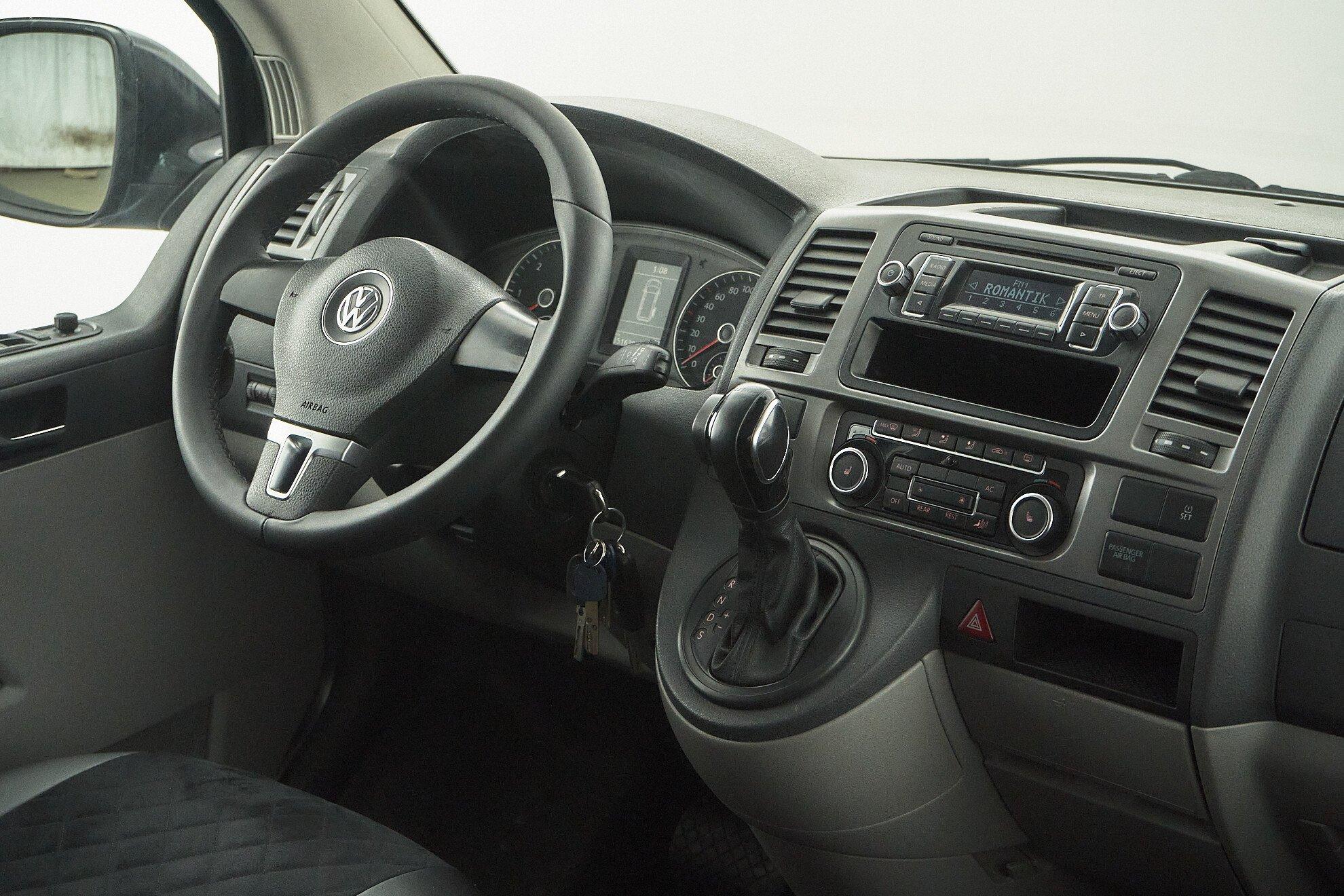 Volkswagen Caravelle 2011, черный