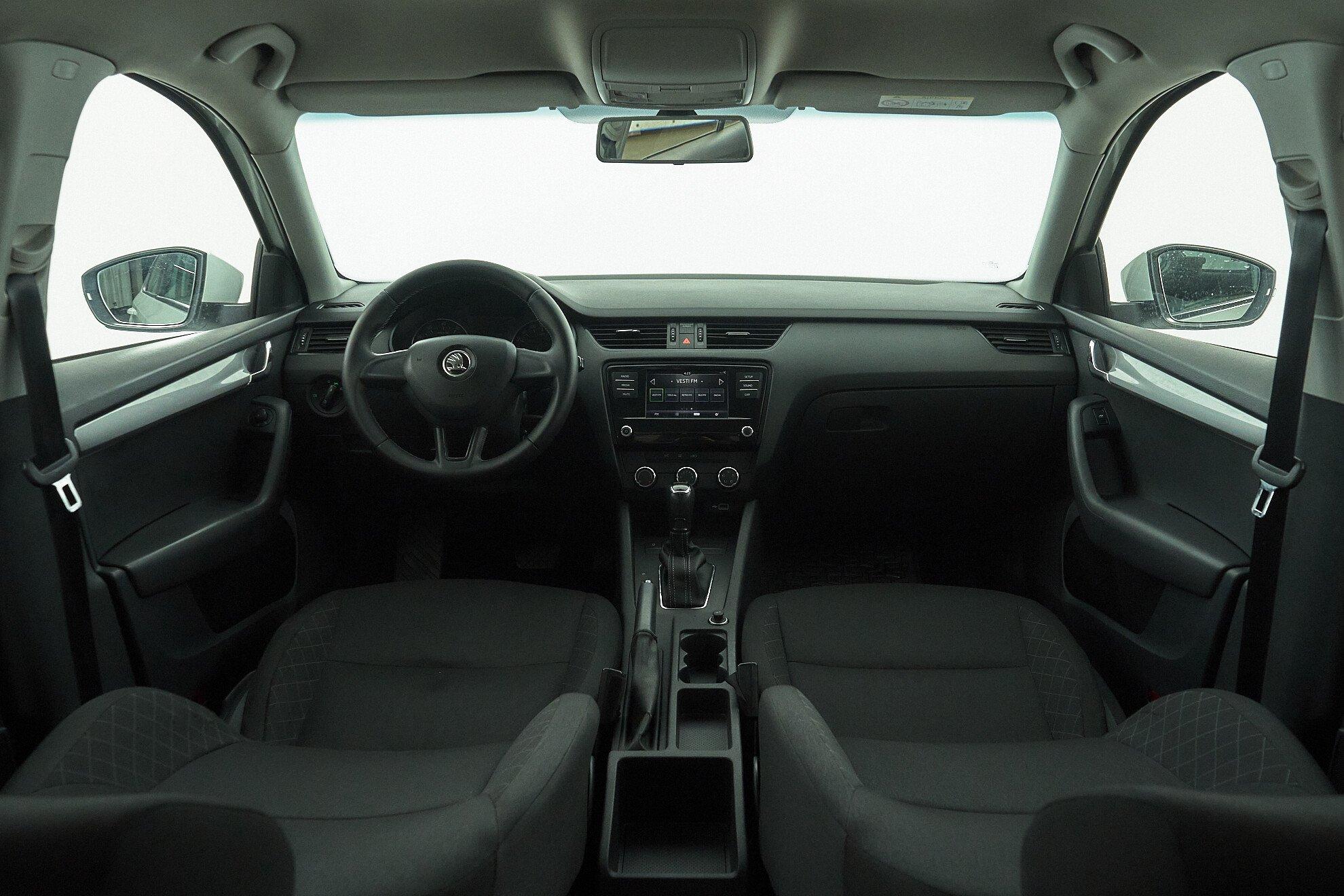 Skoda Octavia 2020, белый