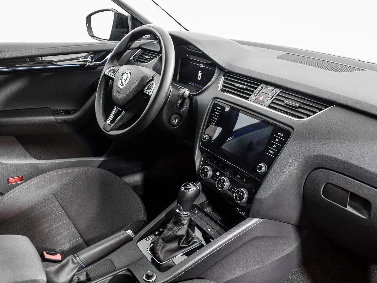 Skoda Octavia 2017, синий