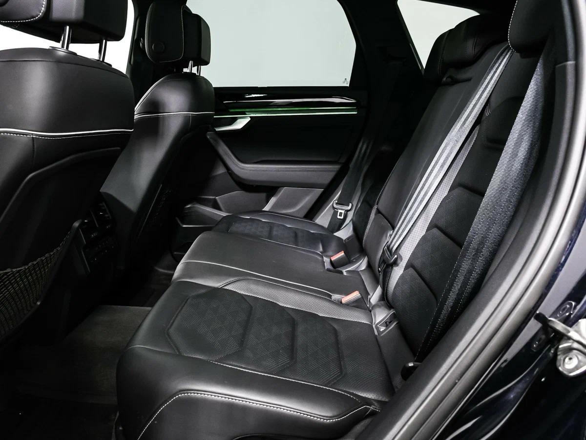 Volkswagen Touareg 2023, черный