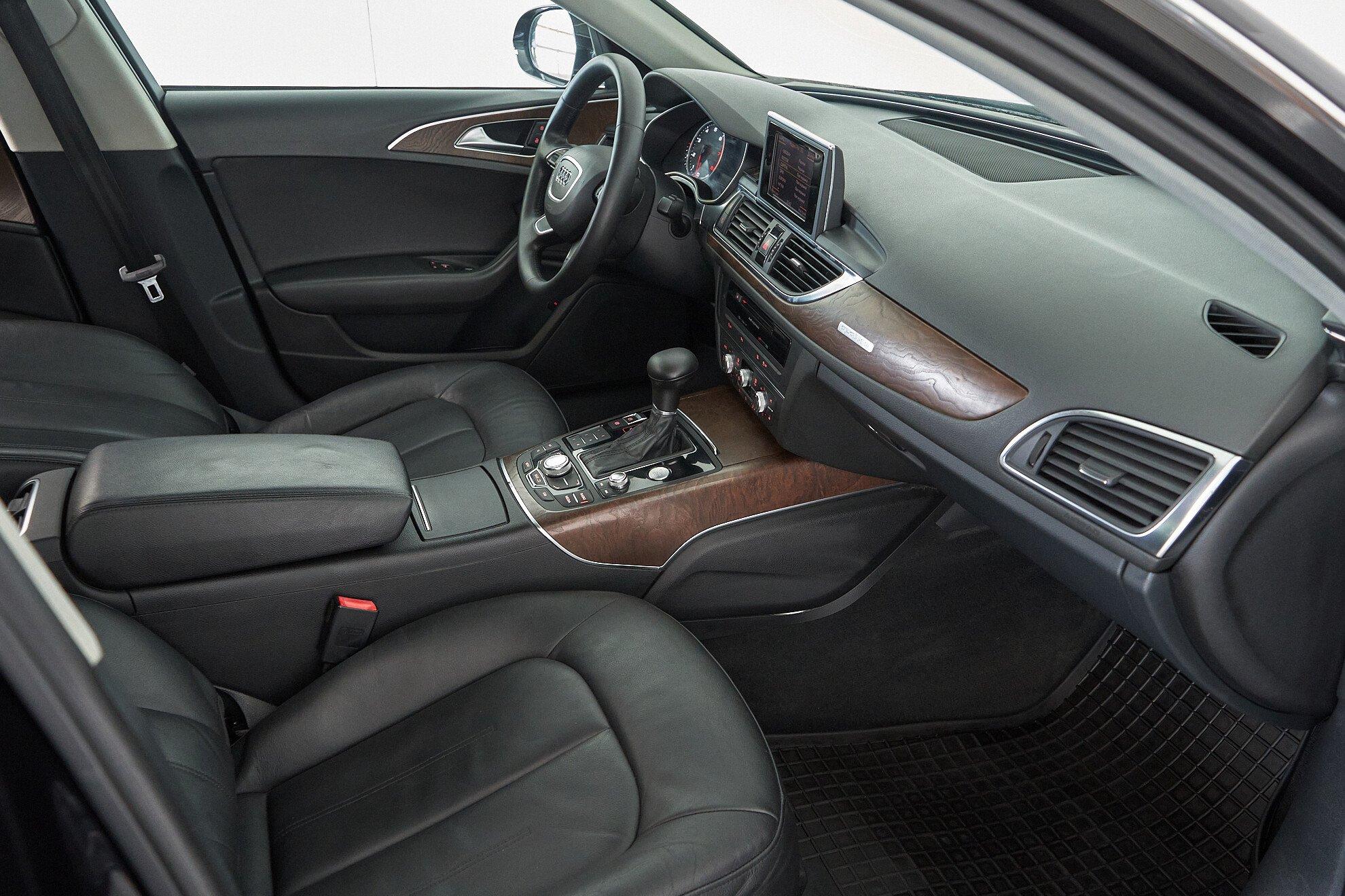 Audi A6 2012, черный