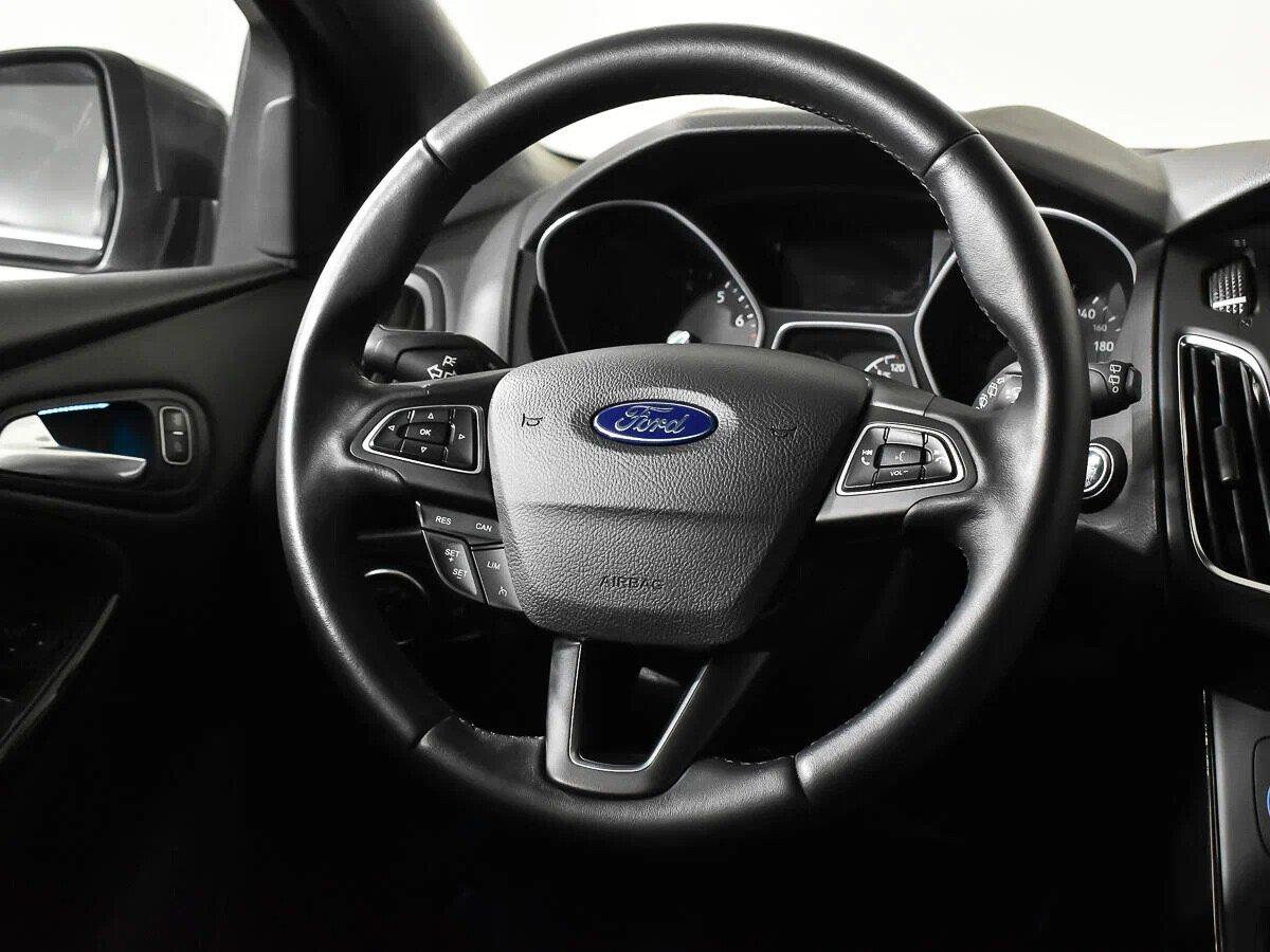 Ford Focus 2018, серый