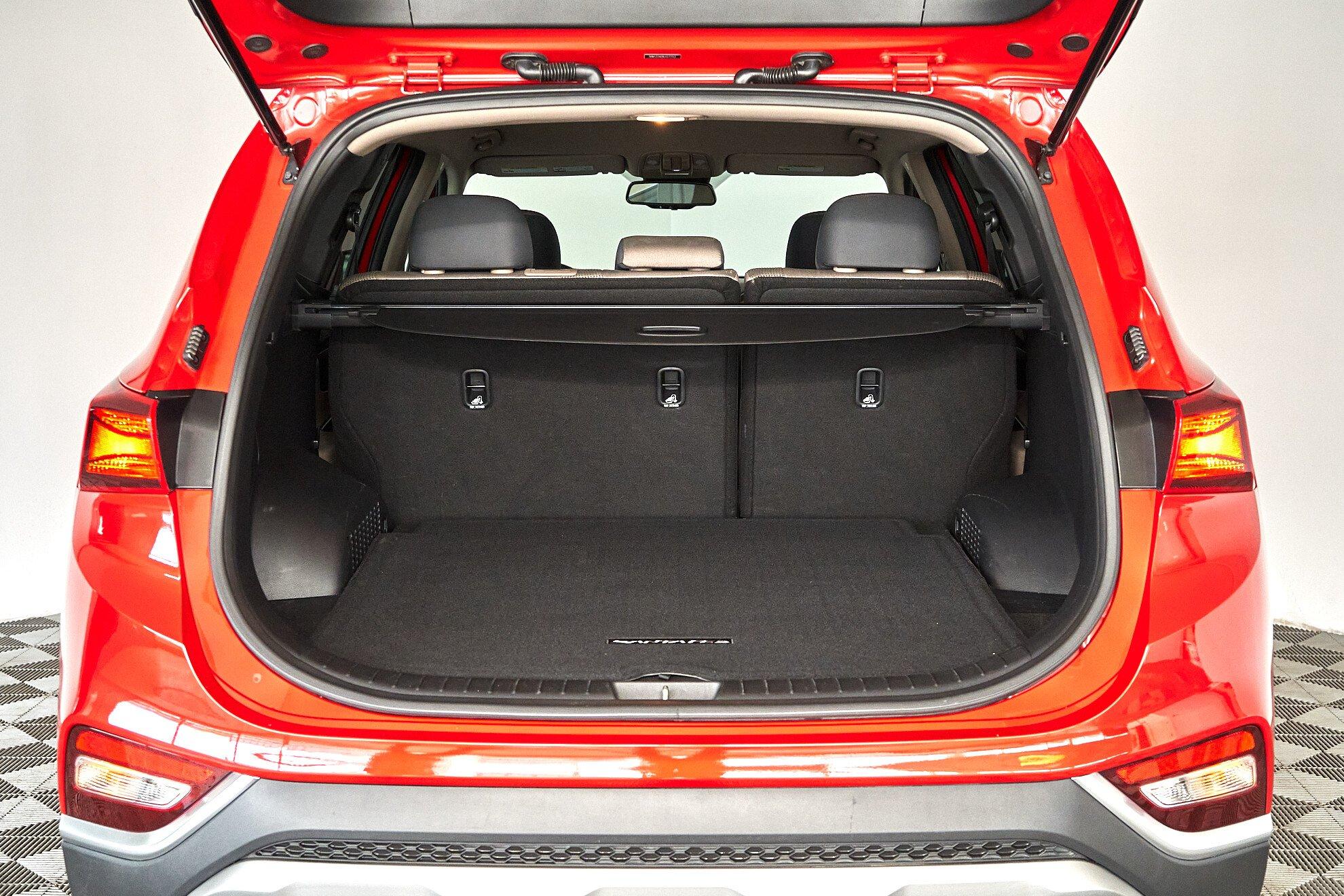 Hyundai Santa Fe 2020, красный