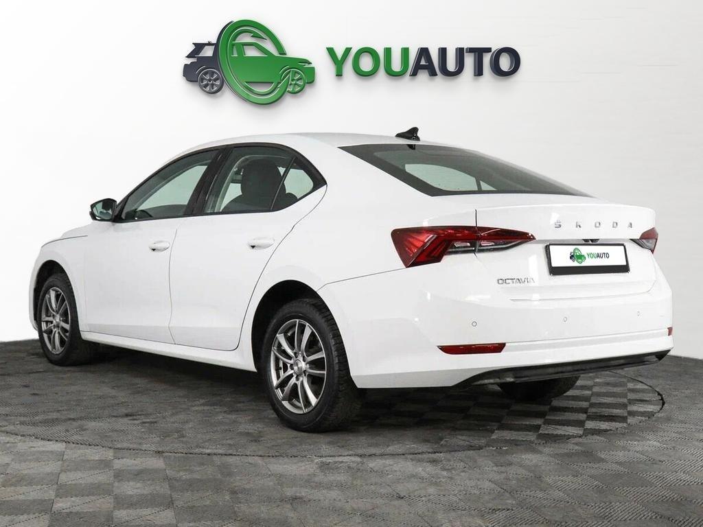 Skoda Octavia 2021, белый