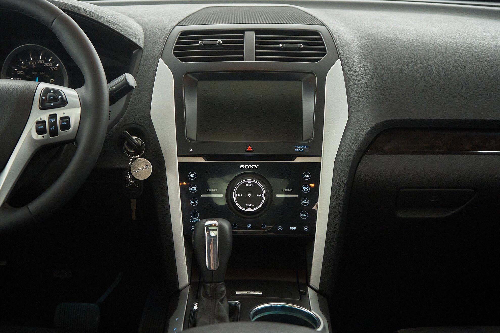 Ford Explorer 2013, черный