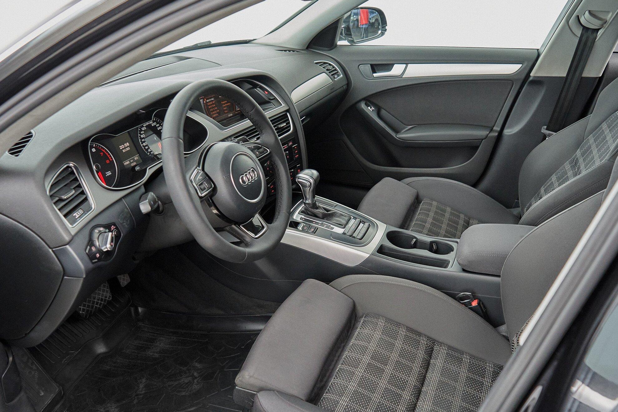 Audi A4 2014, черный