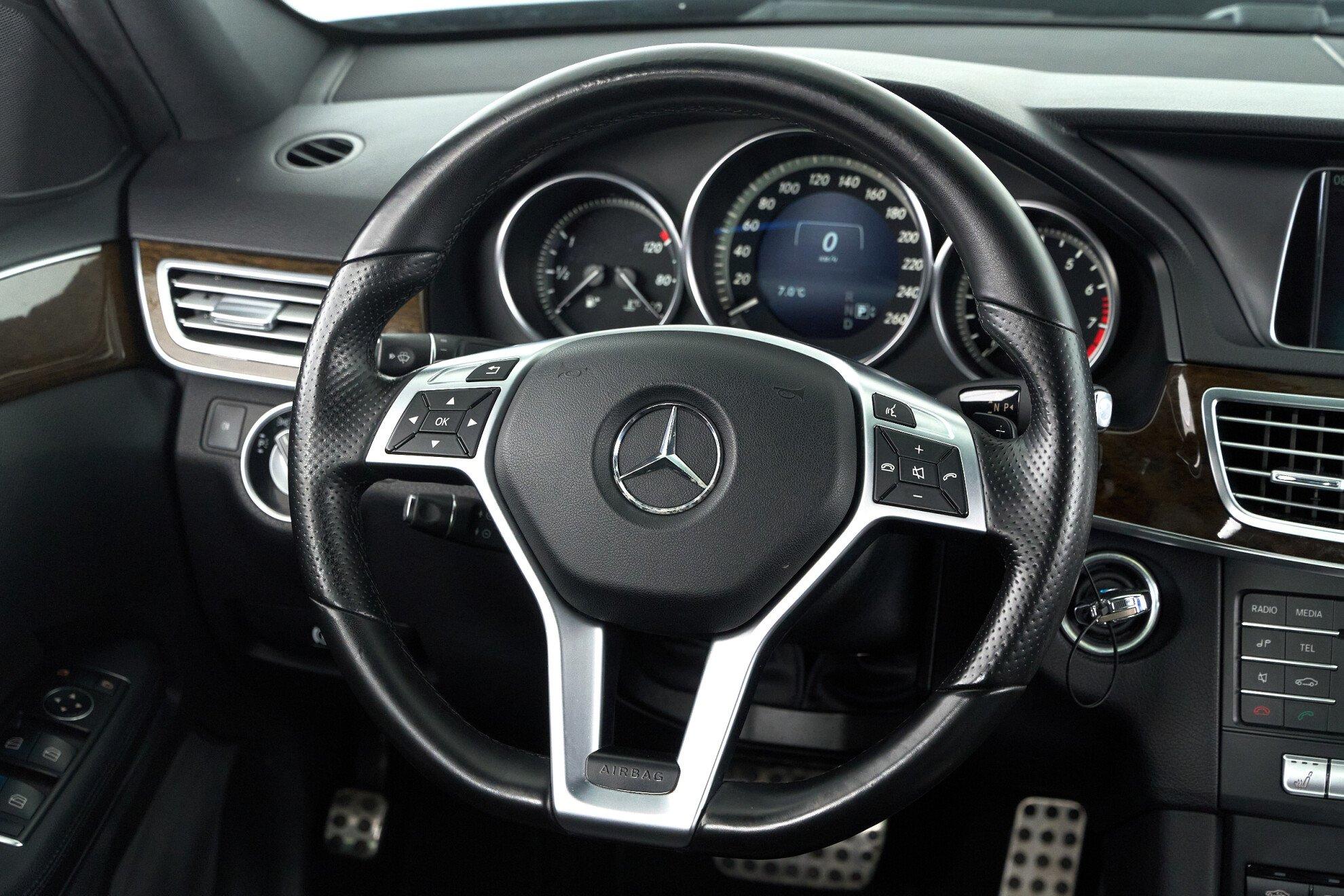 Mercedes-Benz E-Класс 2015, черный