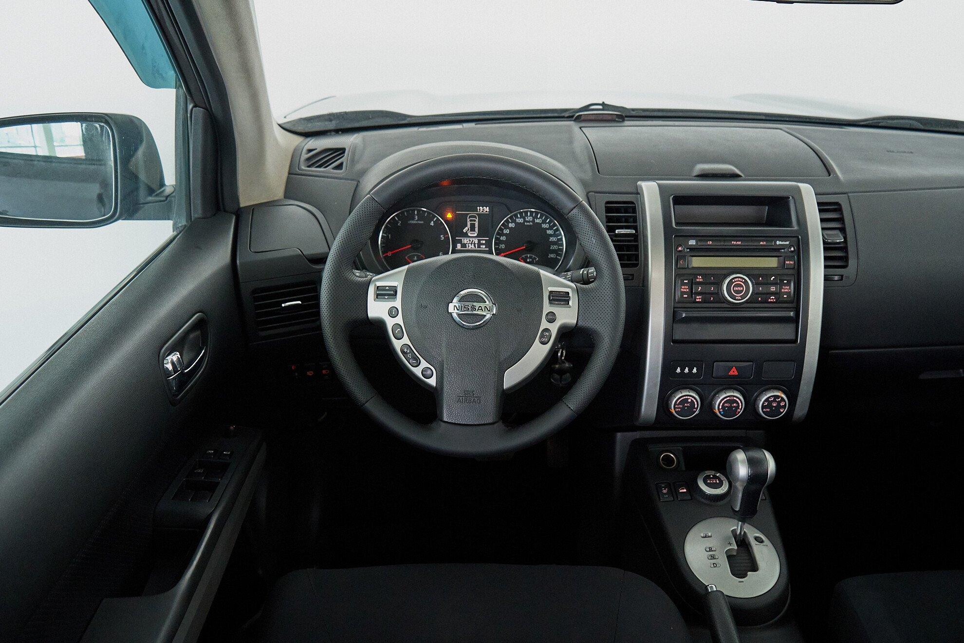 Nissan X-Trail 2011, серый