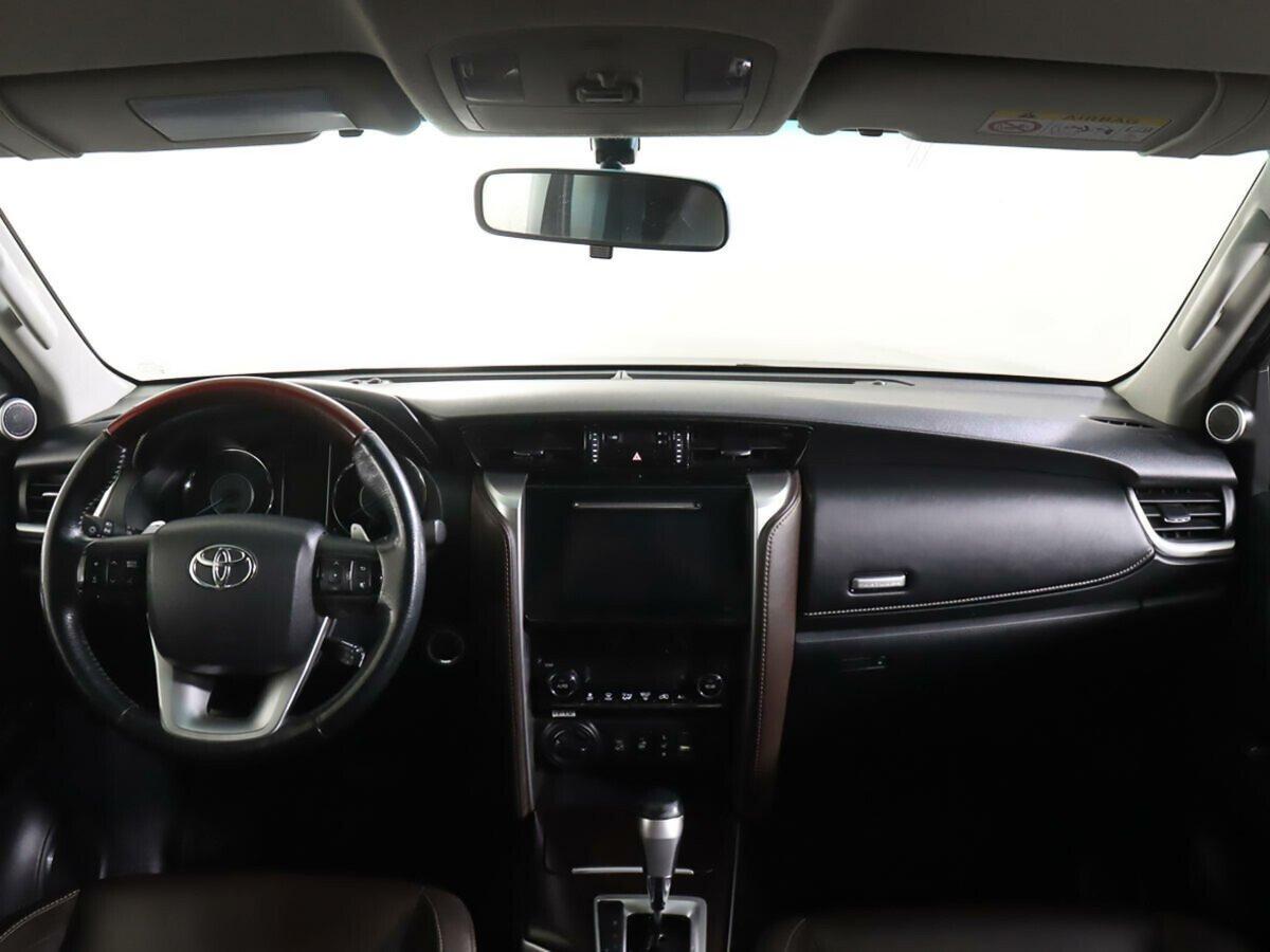 Toyota Fortuner 2019, черный