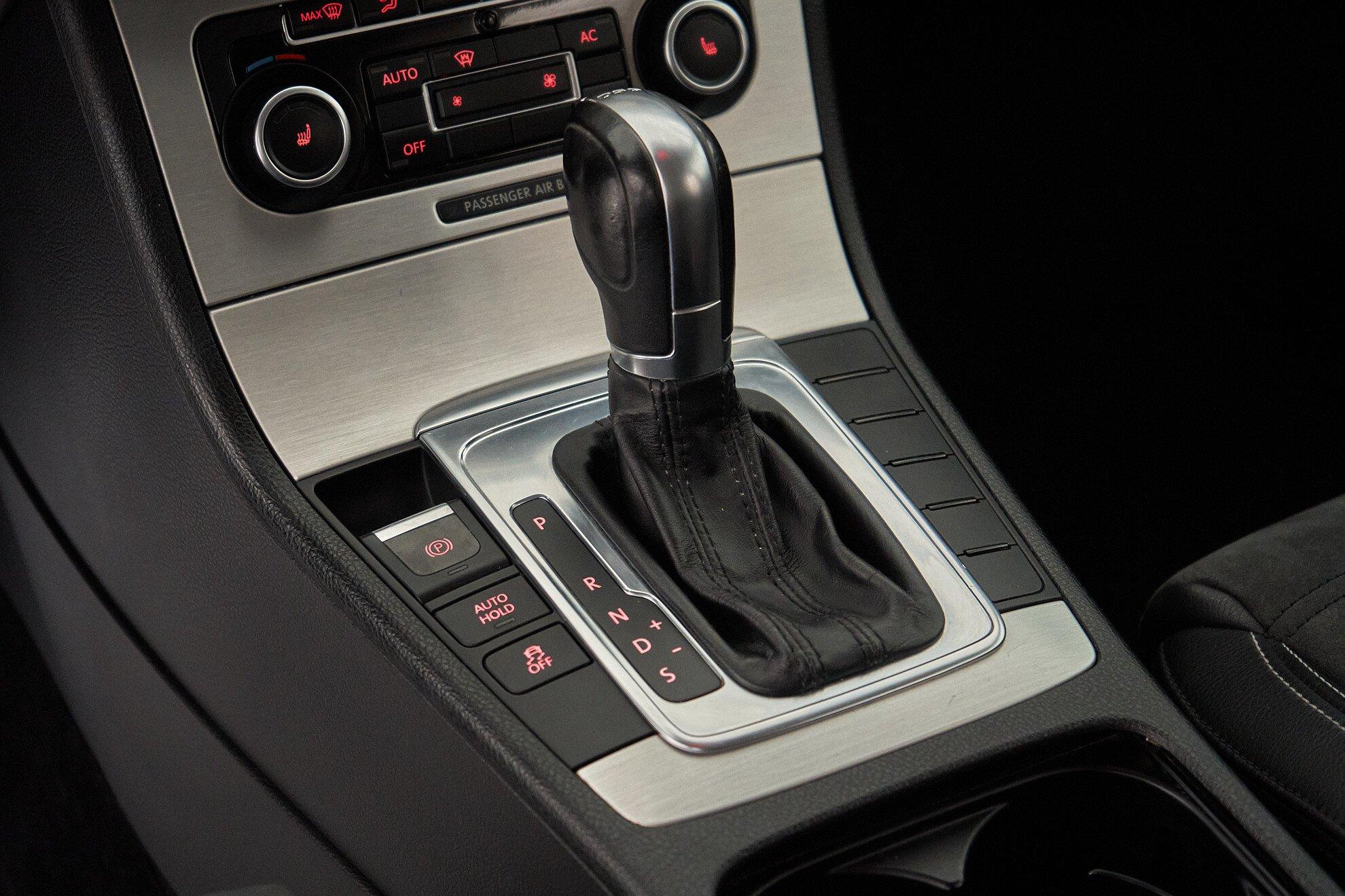 Volkswagen Passat CC 2011, бежевый