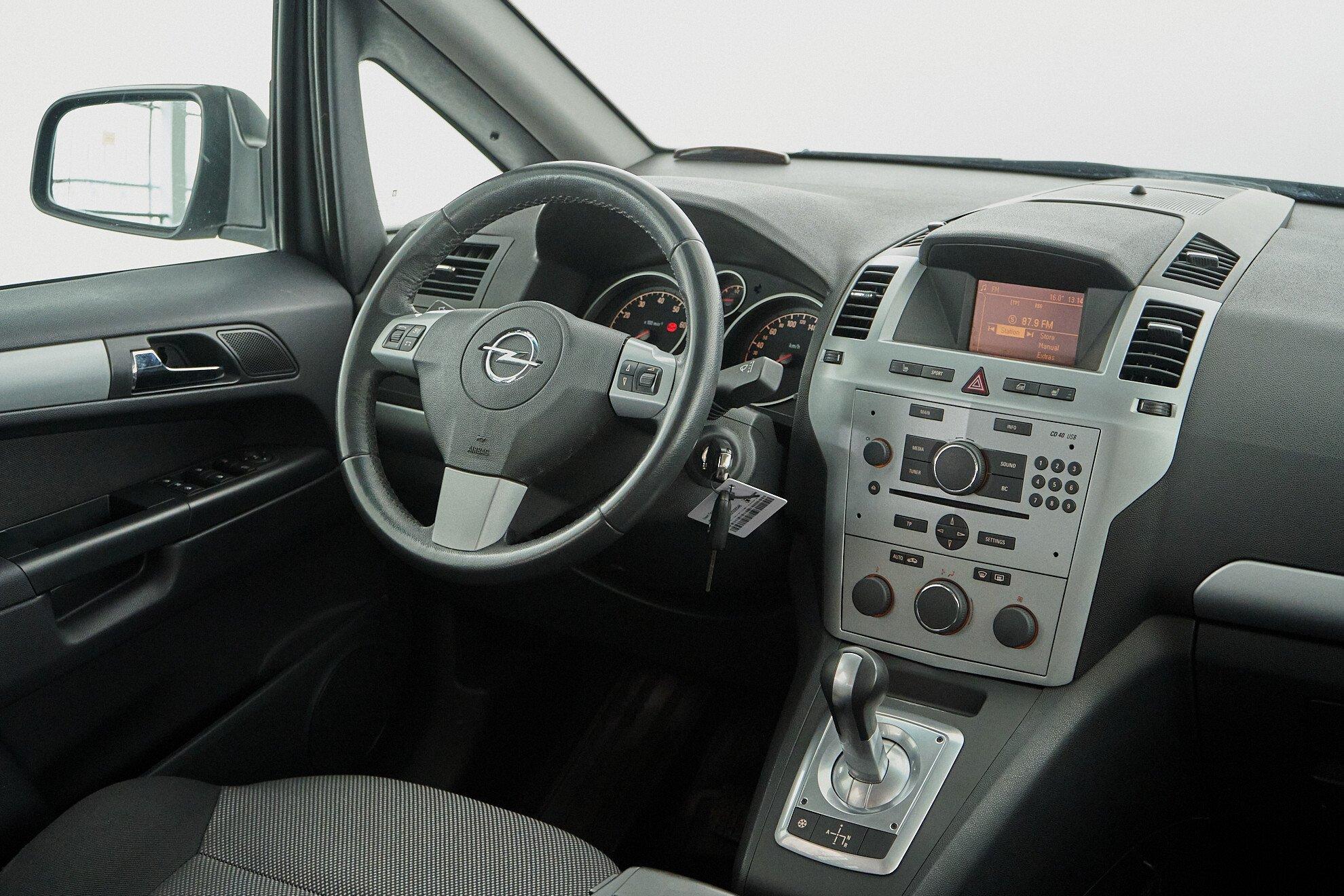 Opel Zafira 2013, серый