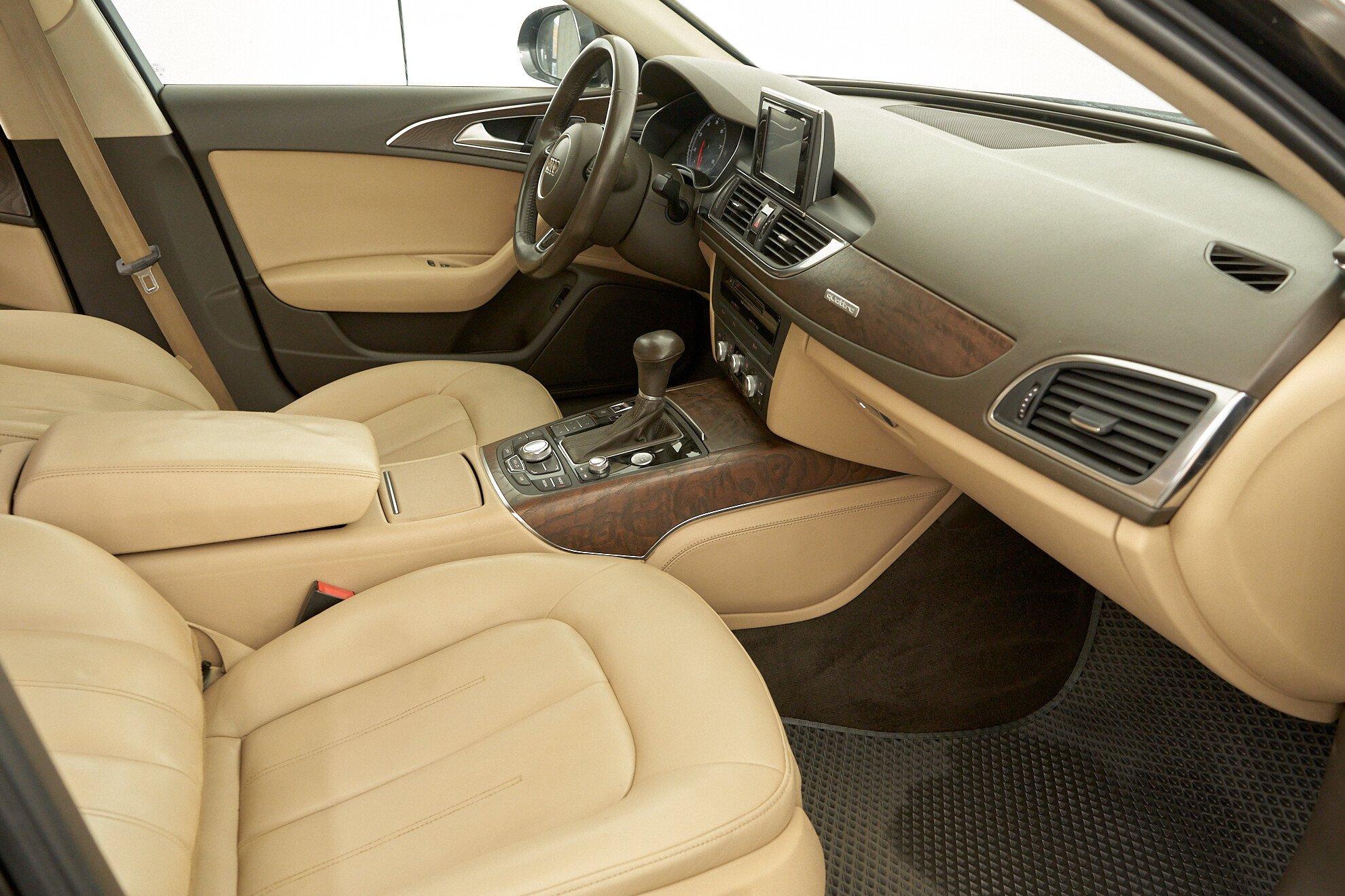 Audi A6 2012, черный