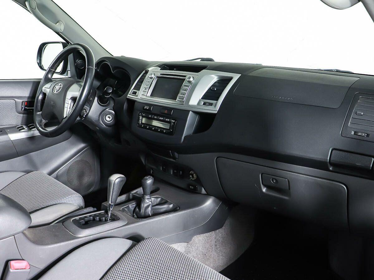 Toyota Hilux 2013, синий