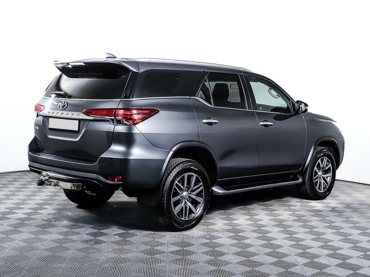 Toyota Fortuner 2016, серый