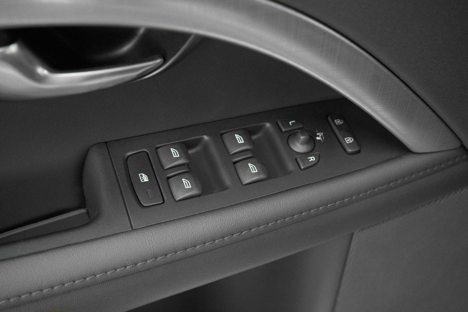 Volvo S80 2010, серебряный