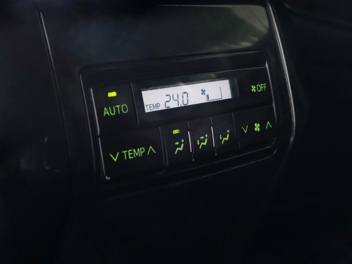 Toyota Land Cruiser Prado 2012, серебряный