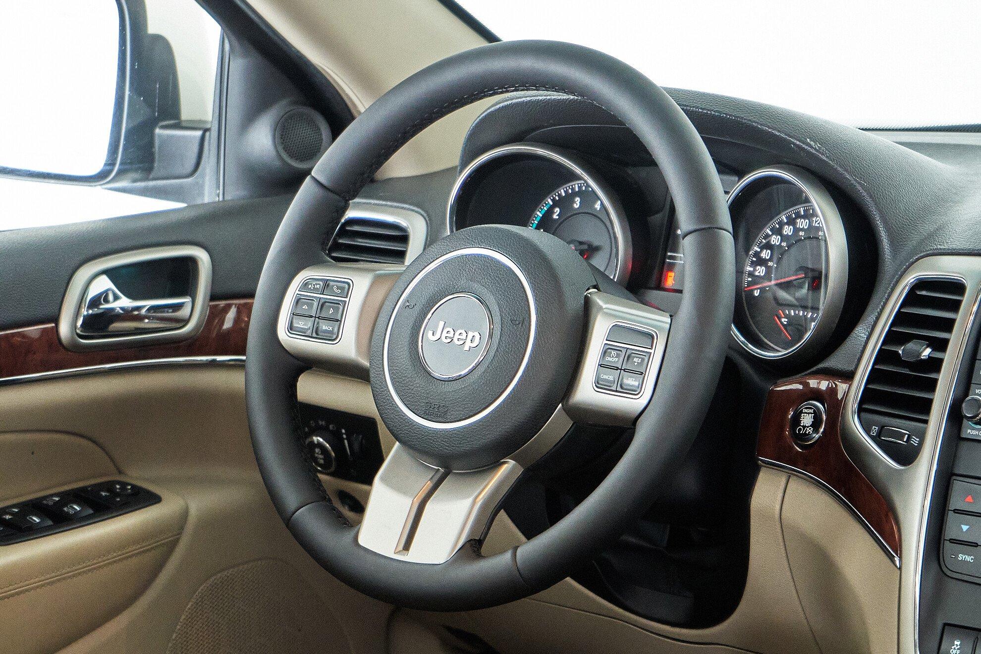 Jeep Grand Cherokee 2010, белый