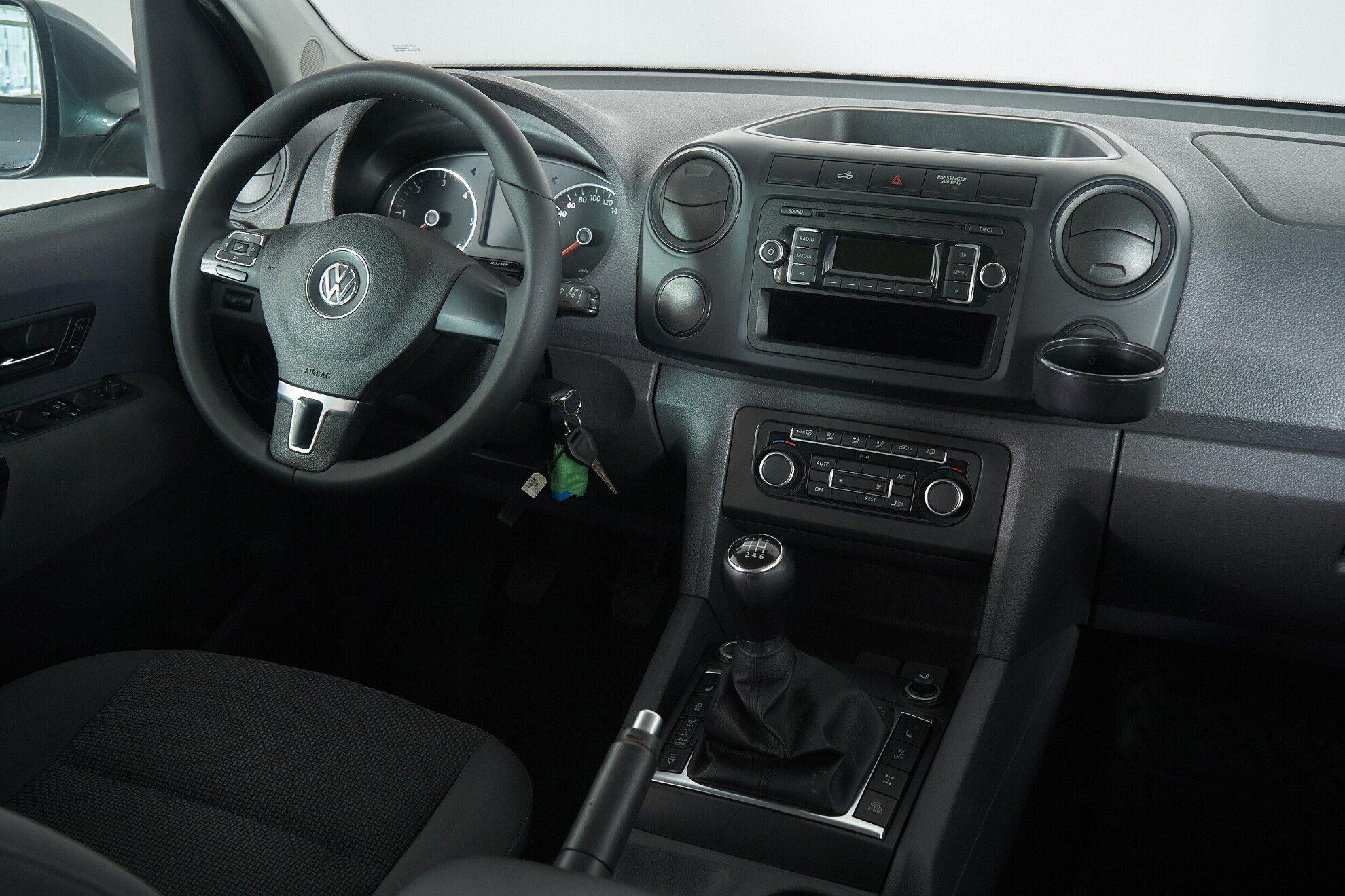 Volkswagen Amarok 2012, серый