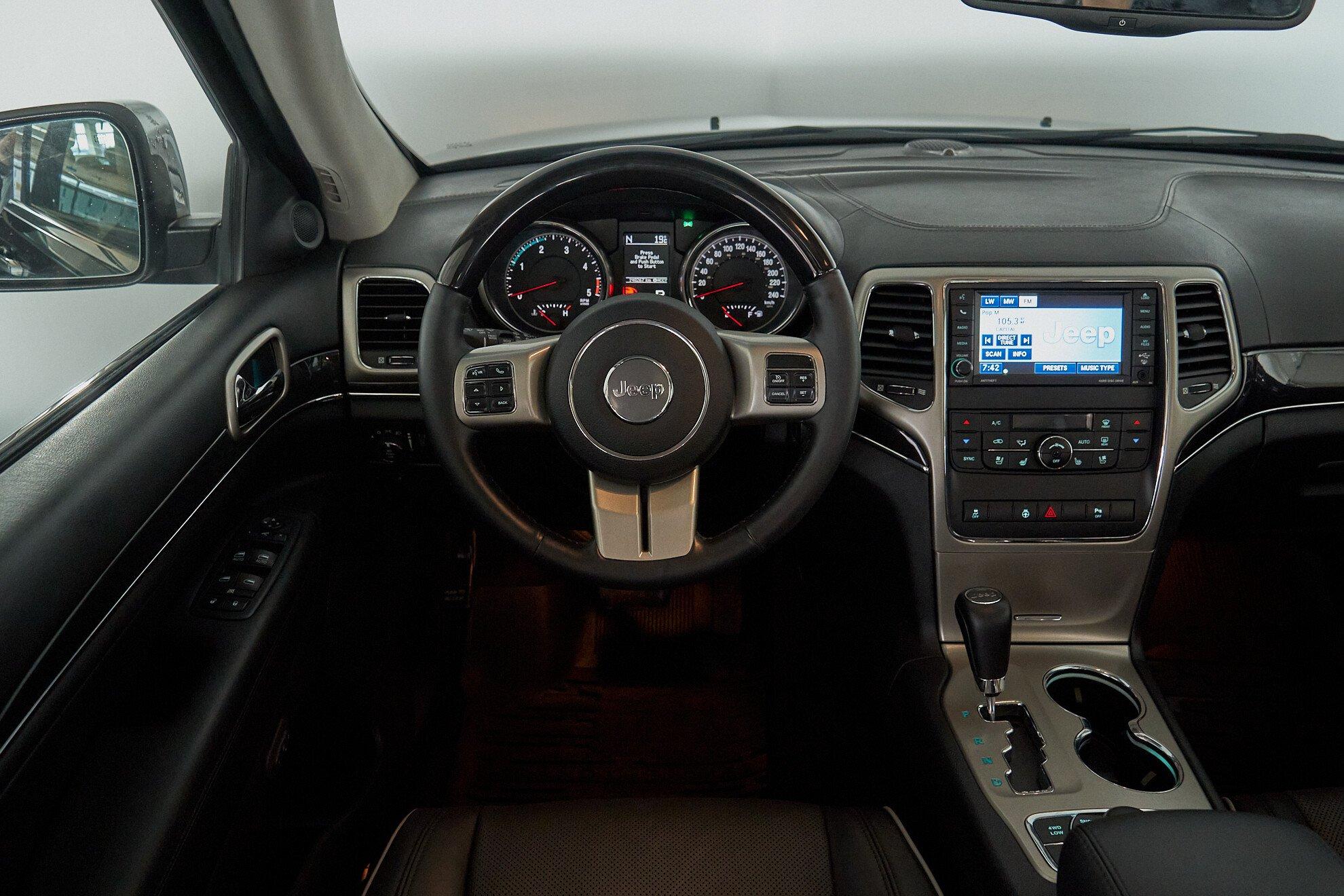Jeep Grand Cherokee 2011, черный