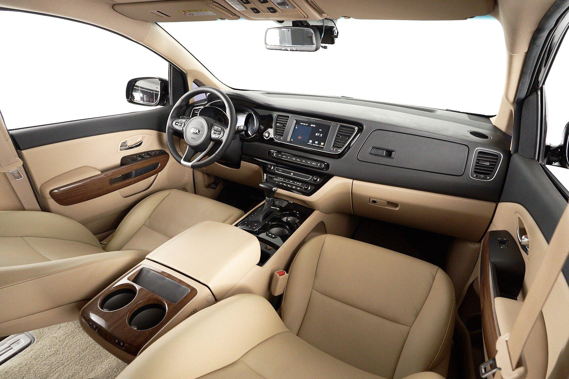 Kia Carnival 2020, черный