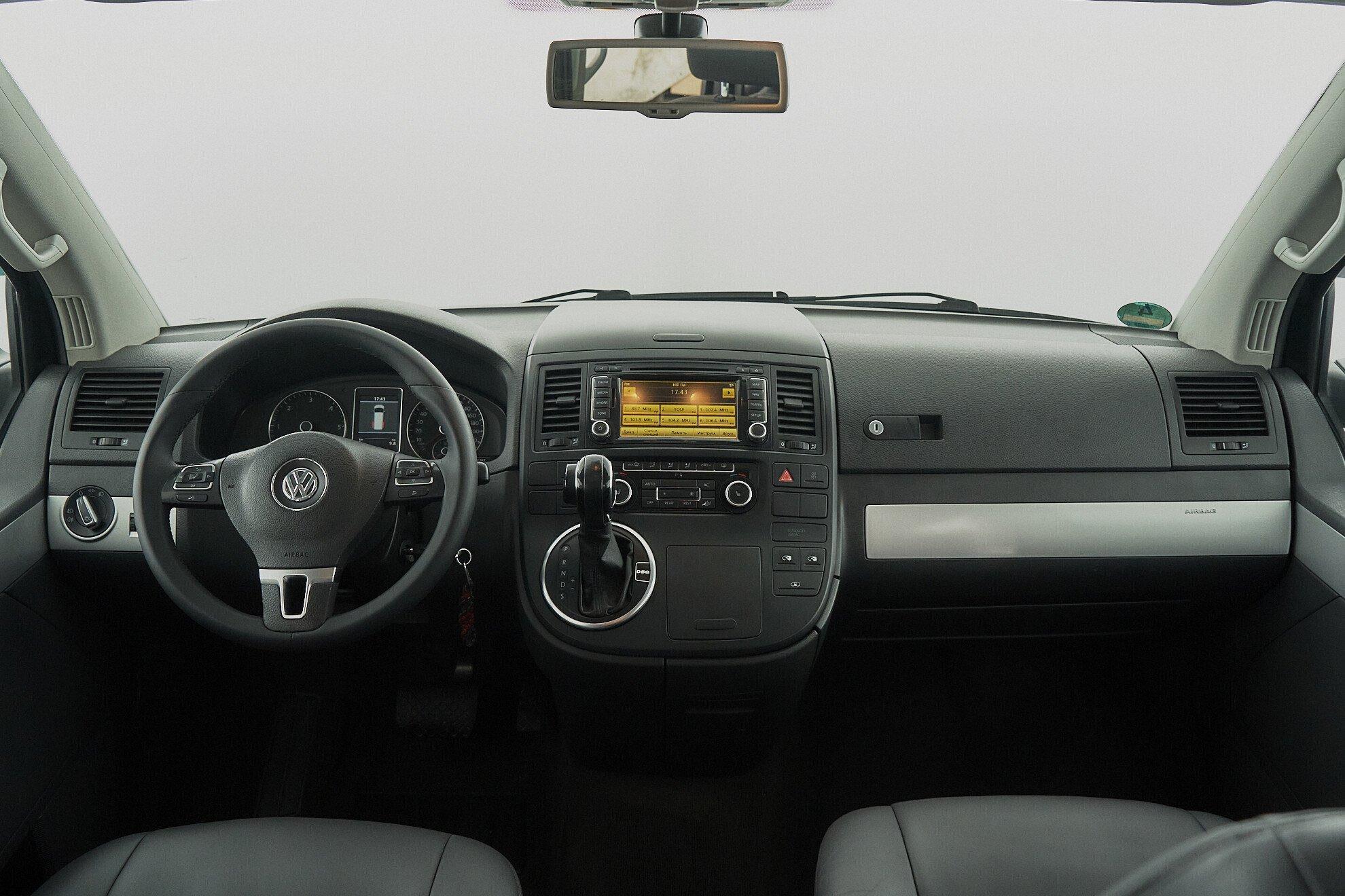 Volkswagen Multivan 2013, черный