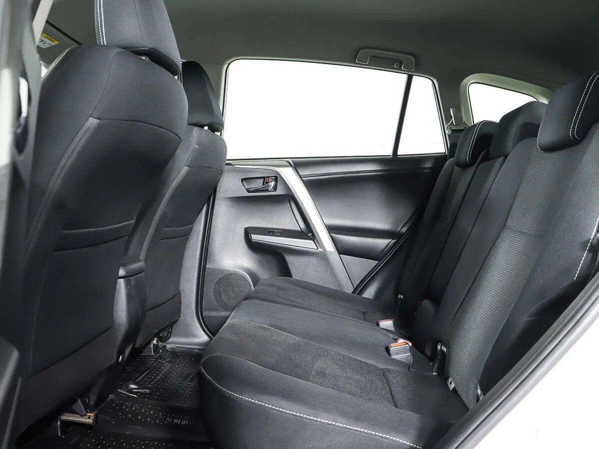 Toyota RAV4 2019, белый
