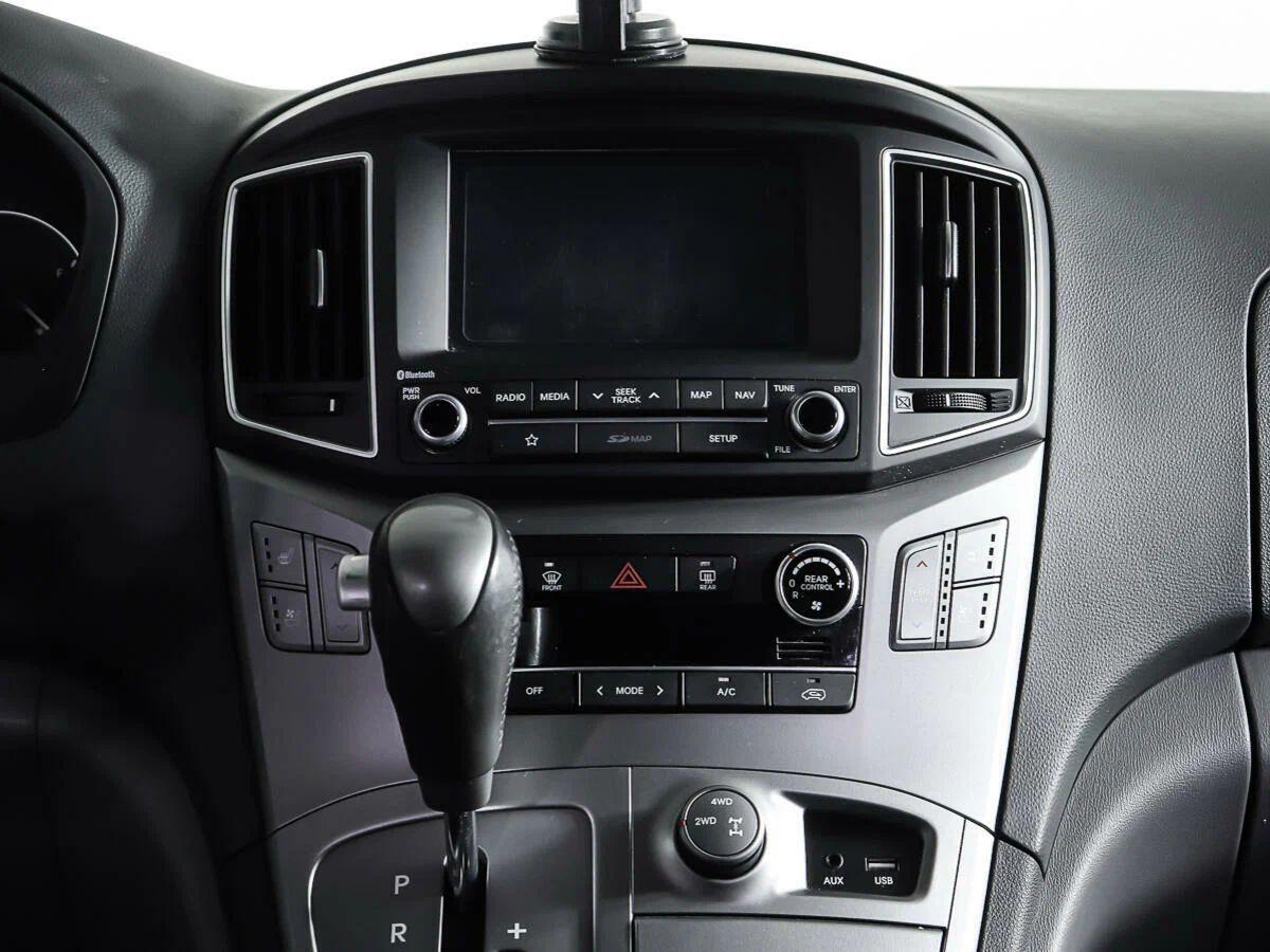 Hyundai Grand Starex 2018, синий