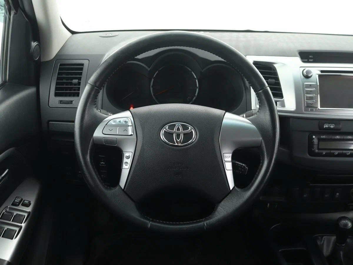 Toyota Hilux 2012, черный
