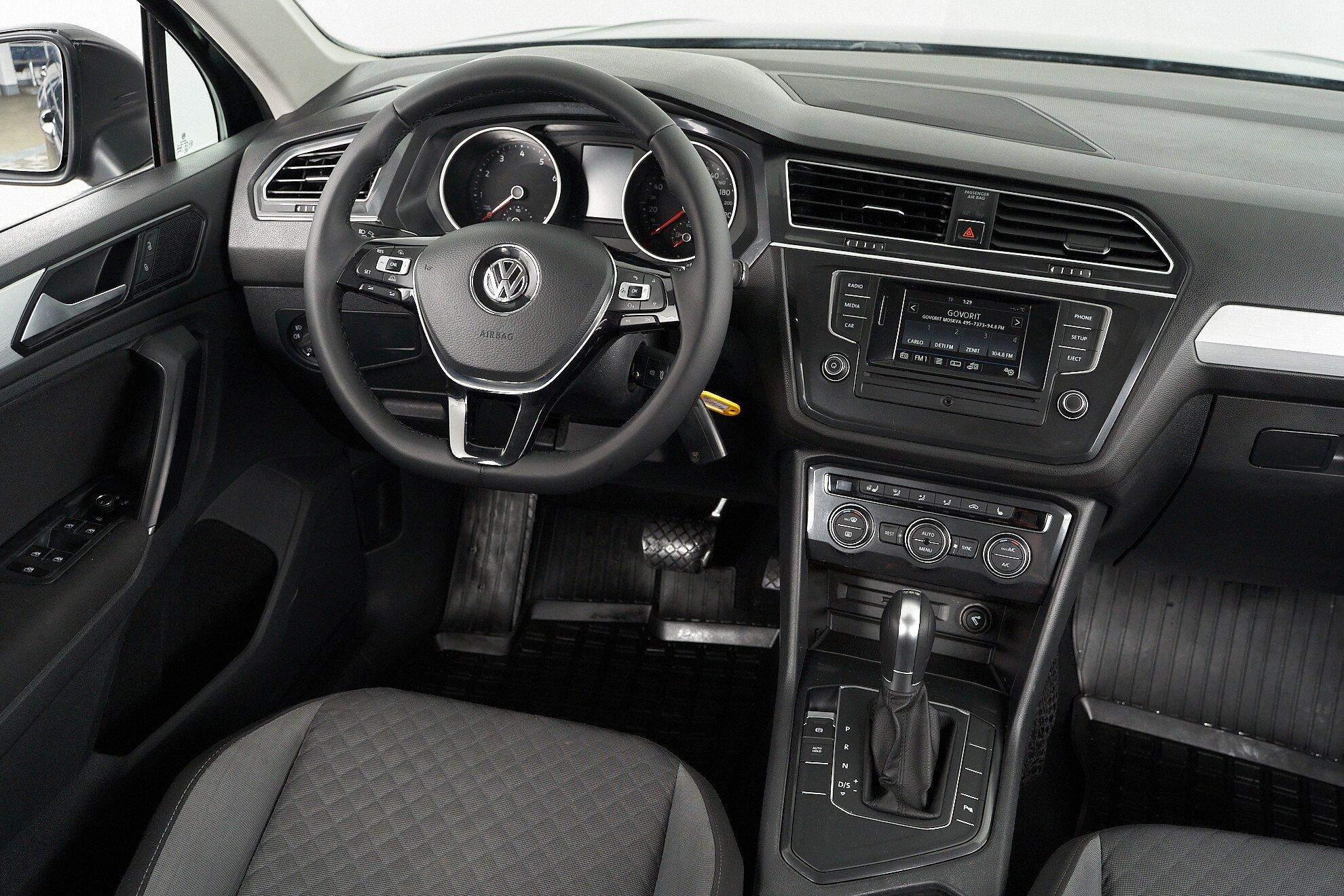 Volkswagen Tiguan 2017, черный