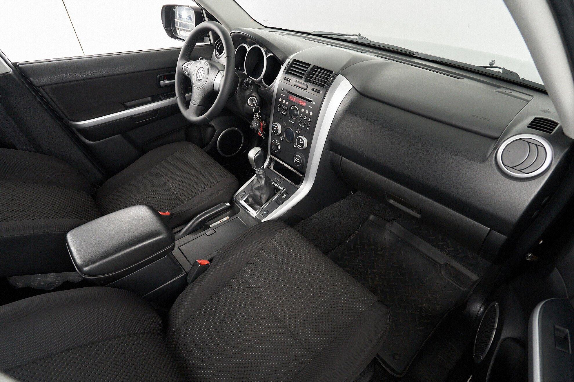 Suzuki Grand Vitara 2011, черный