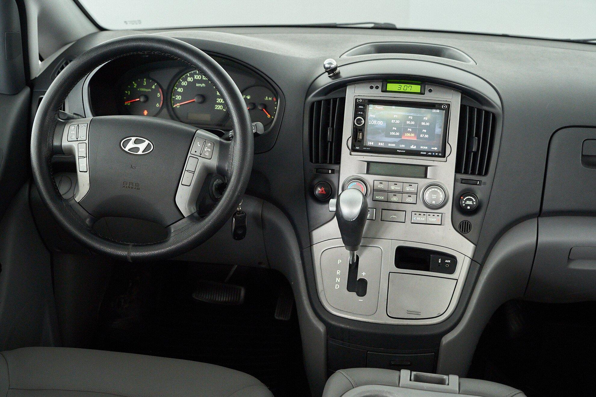 Hyundai Grand Starex 2012, серый