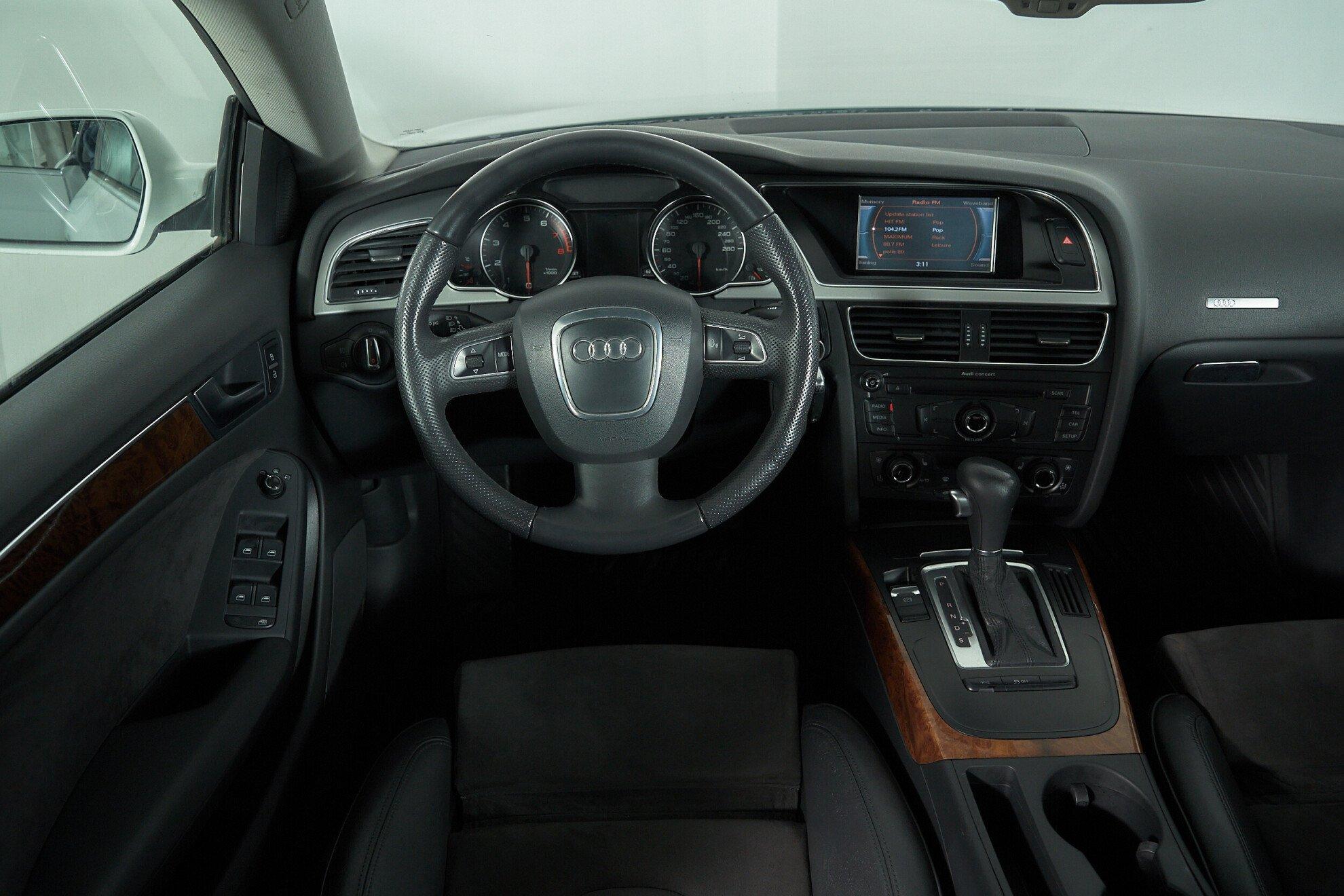 Audi A5 2011, белый