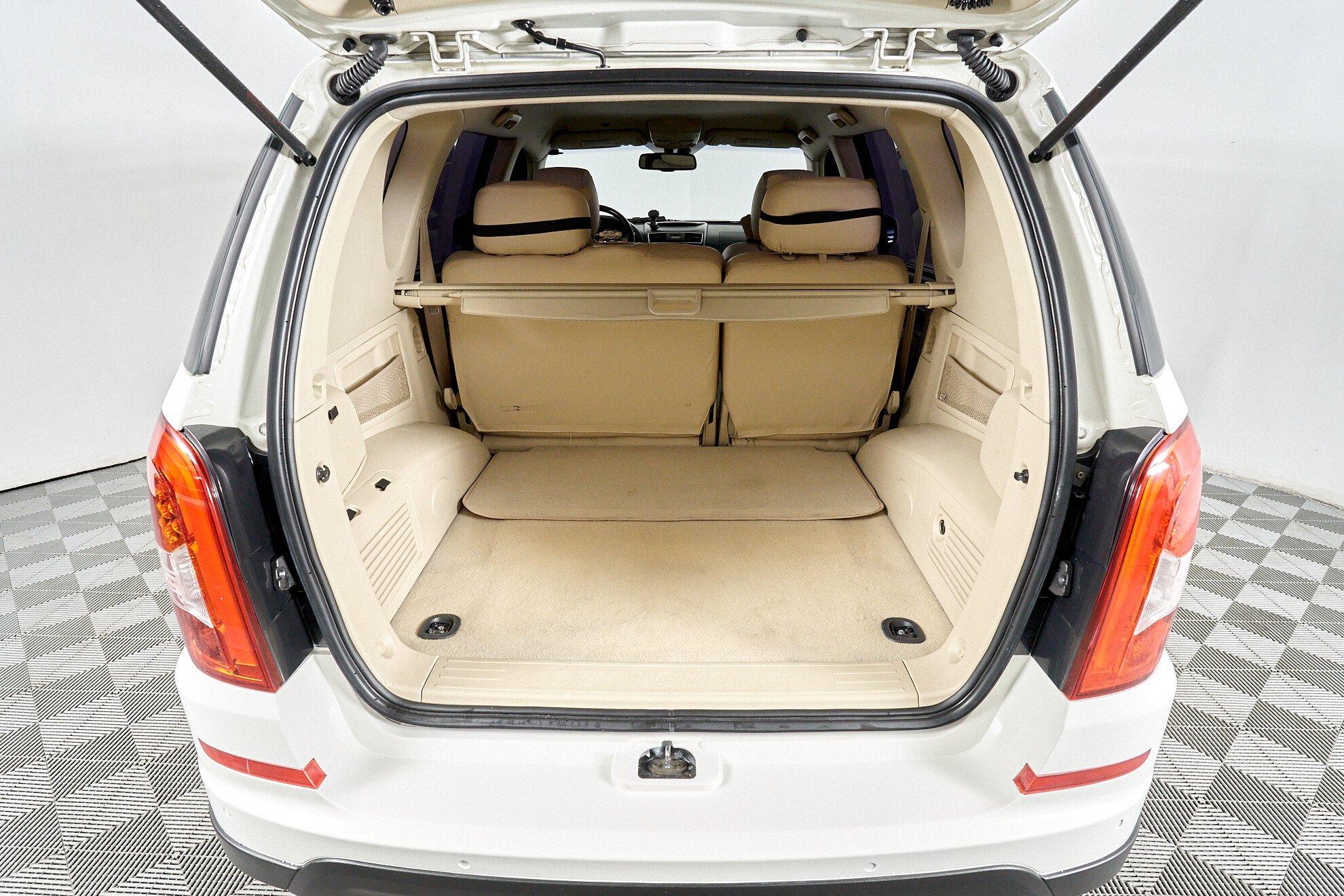 SsangYong Rexton 2012, белый